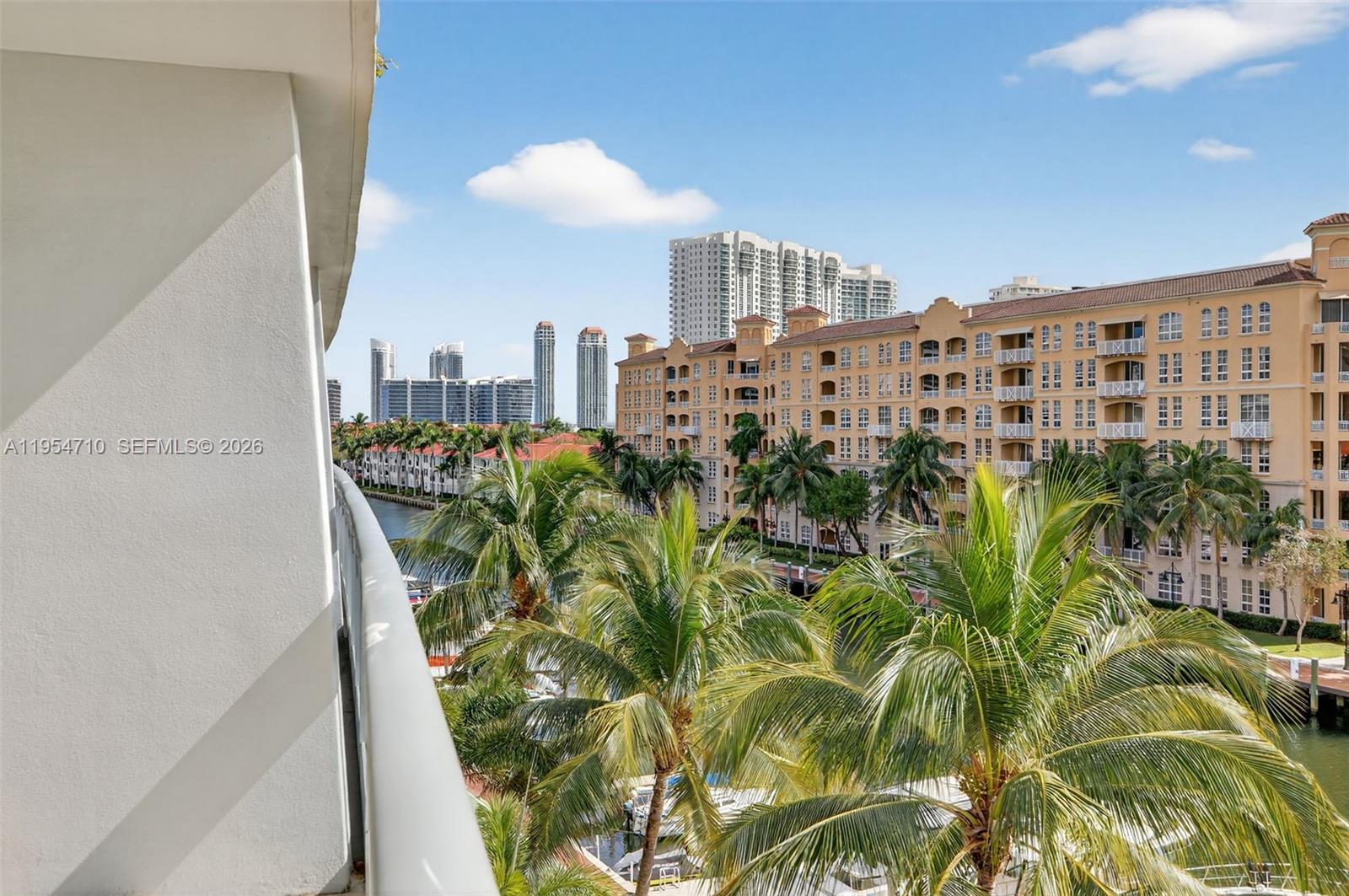 2950 NE 188th St # 302