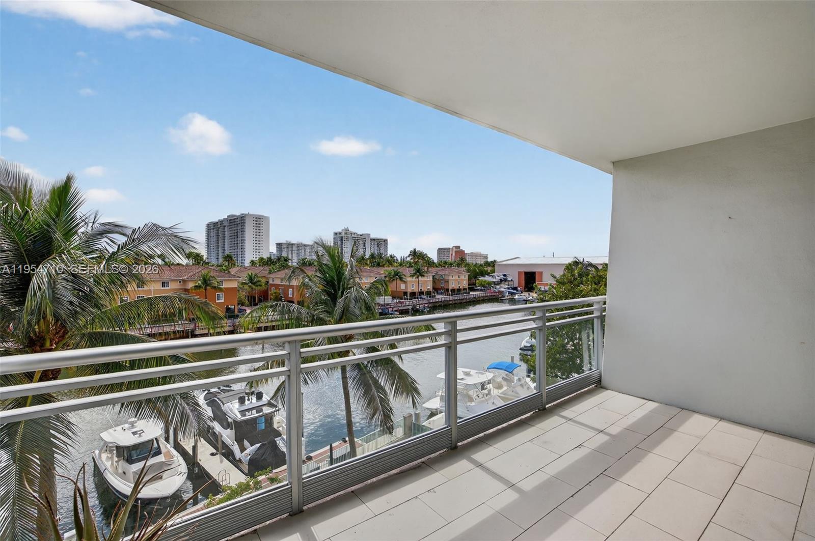 2950 NE 188th St # 302