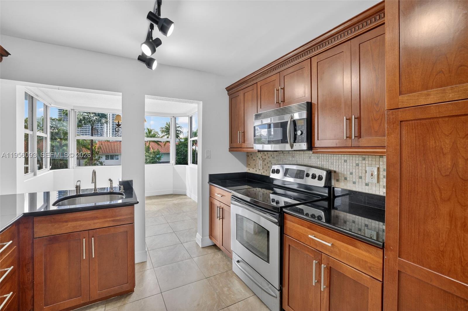 16565 NE 26th Ave # 3F
