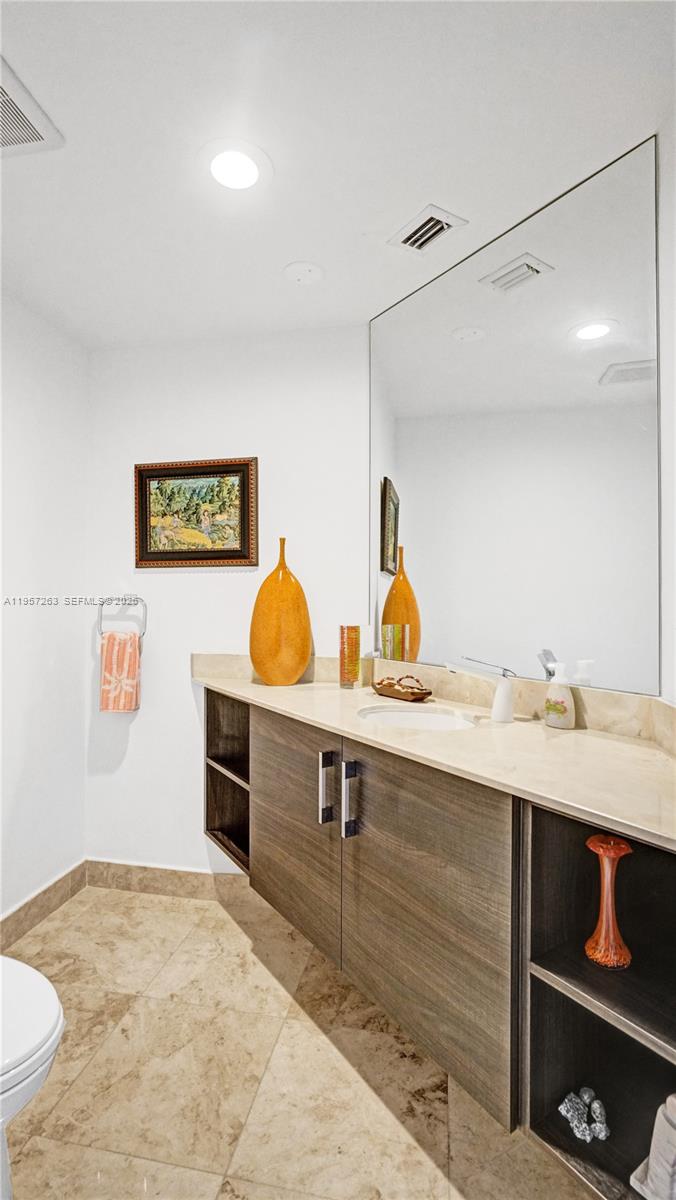 20201 E Country Club Dr # 1808