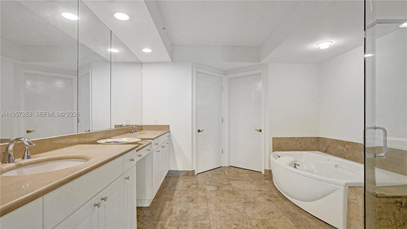 20201 E Country Club Dr # 1808