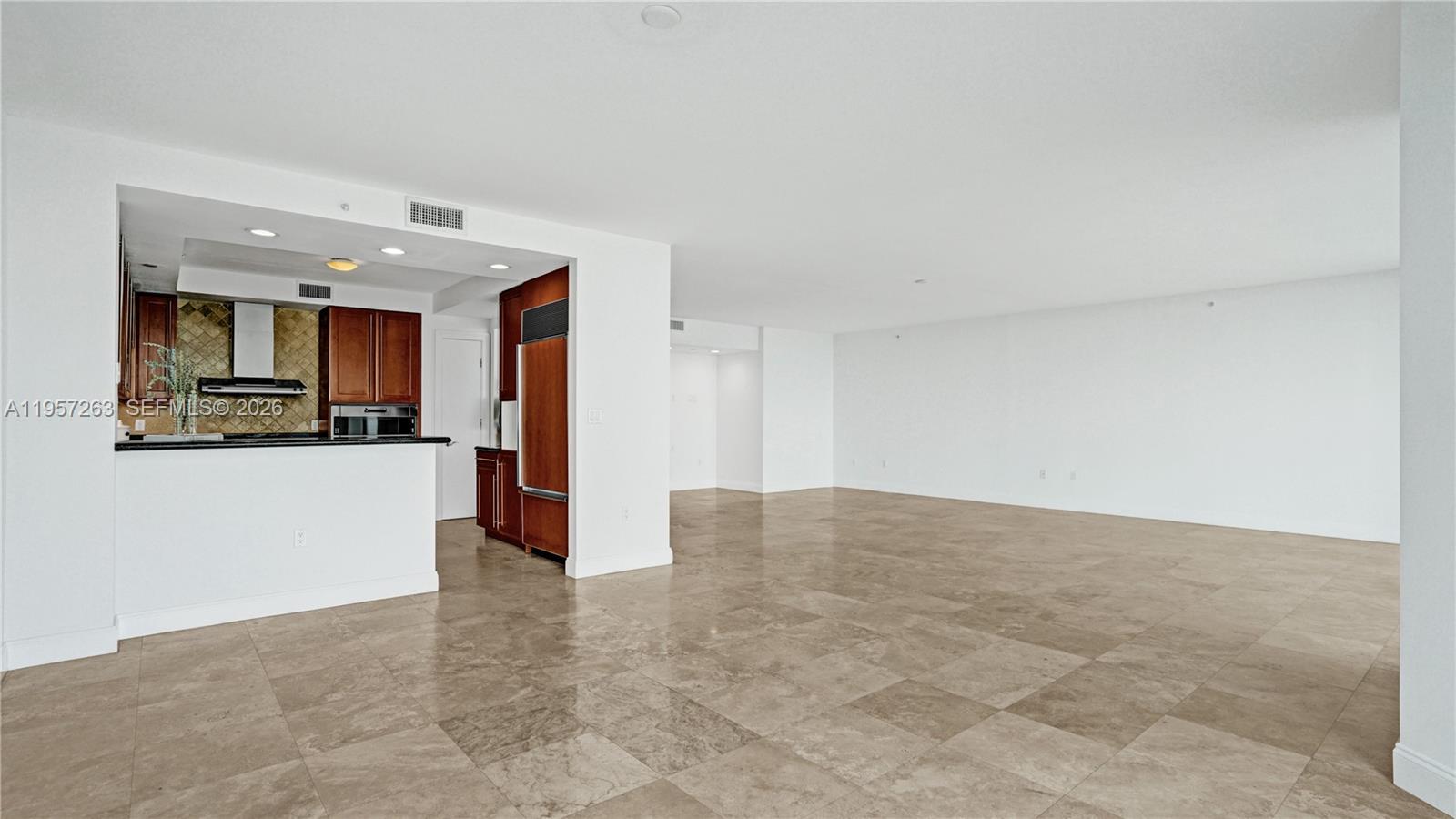 20201 E Country Club Dr # 1808