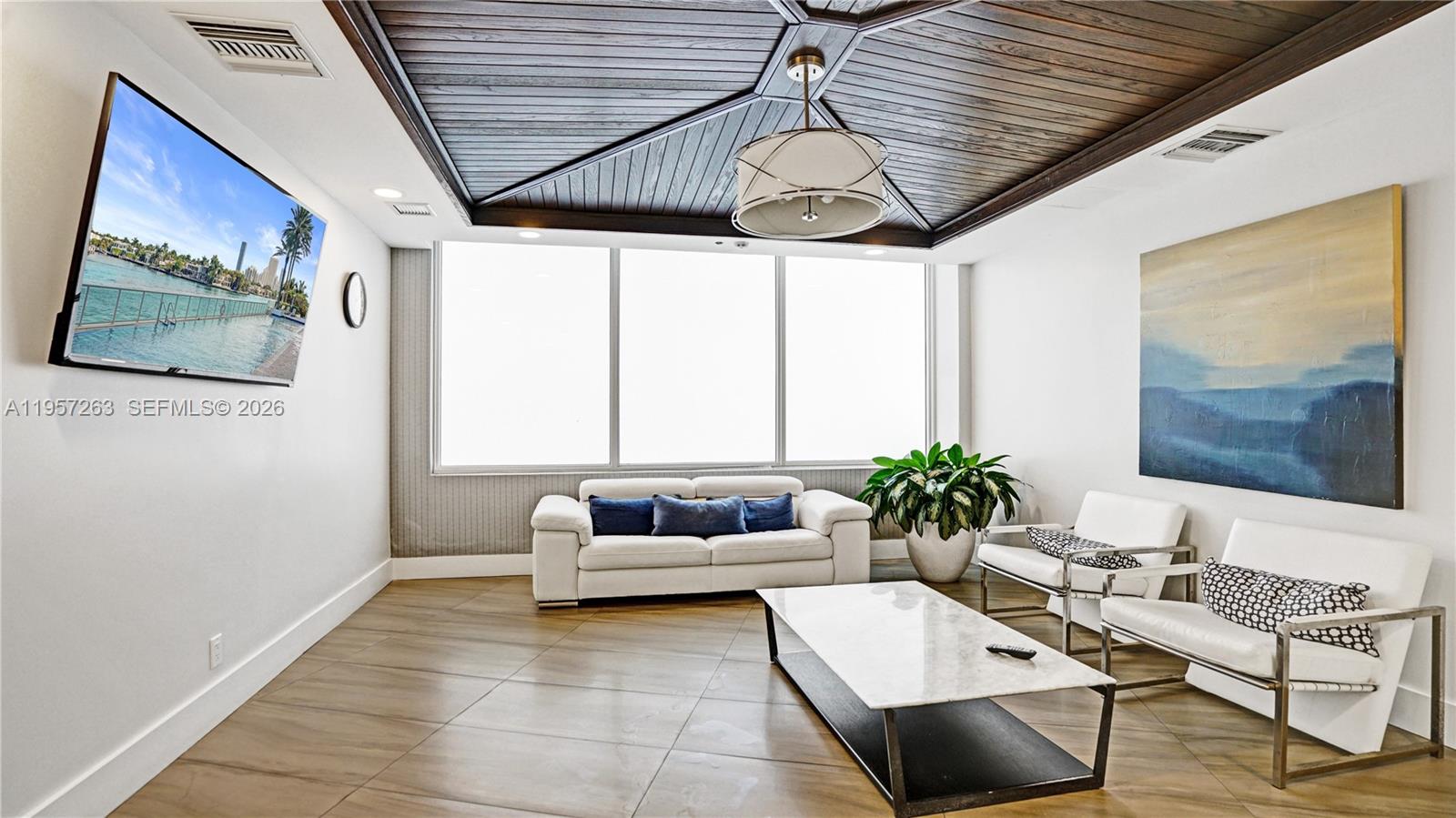 20201 E Country Club Dr # 1808