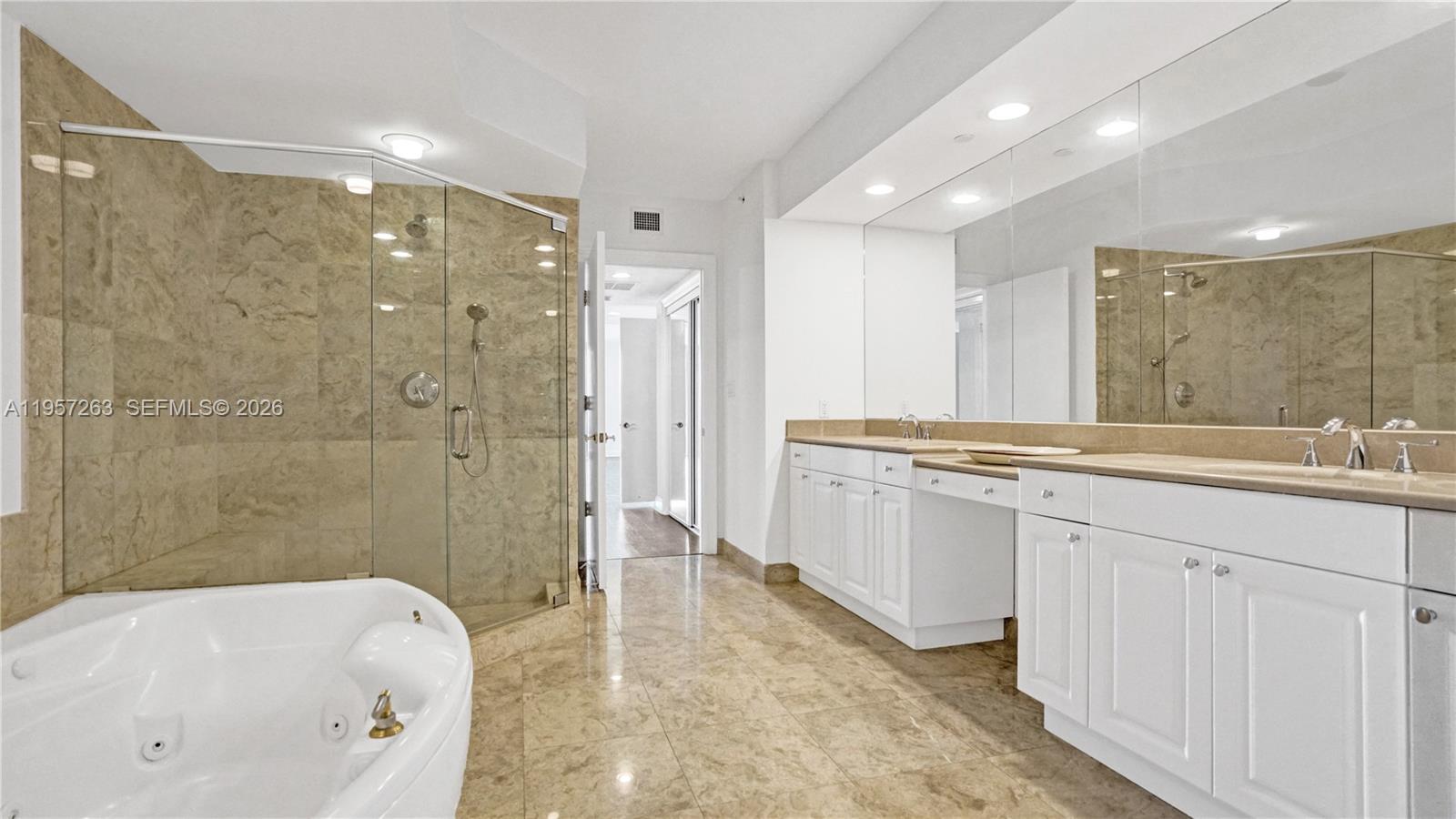 20201 E Country Club Dr # 1808