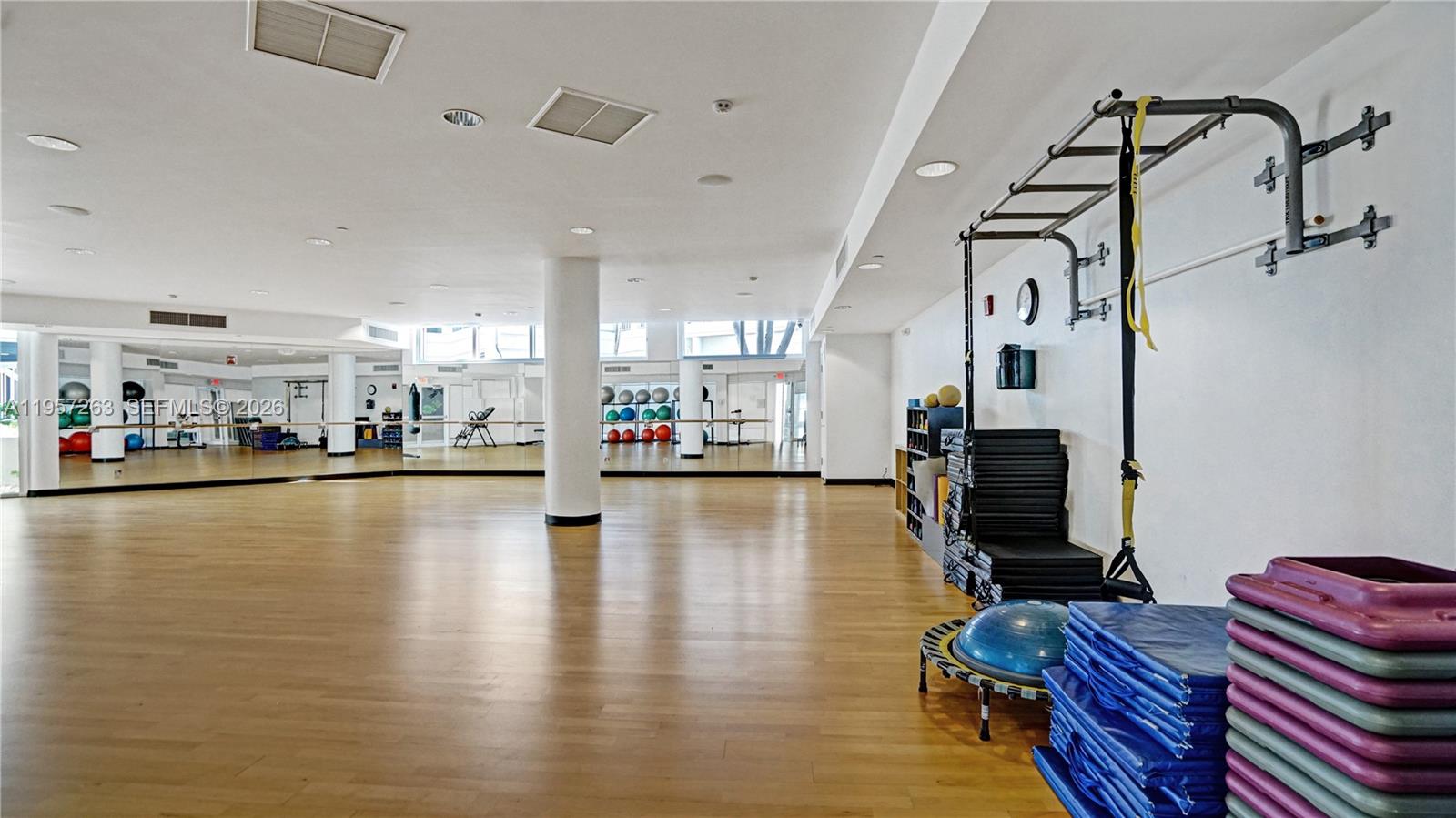 20201 E Country Club Dr # 1808