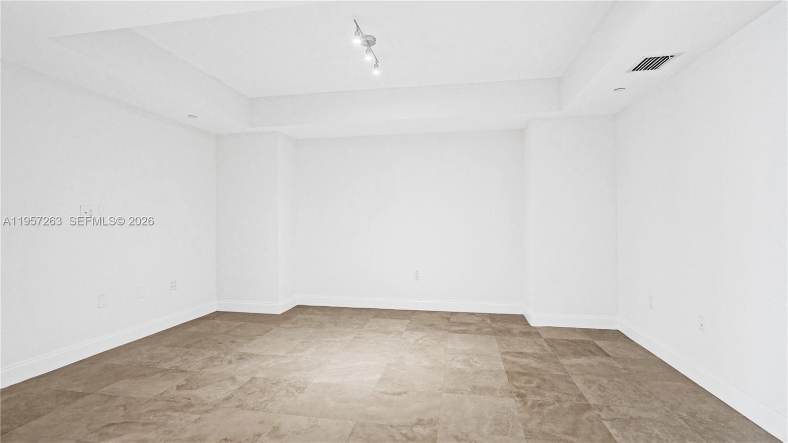 20201 E Country Club Dr # 1808