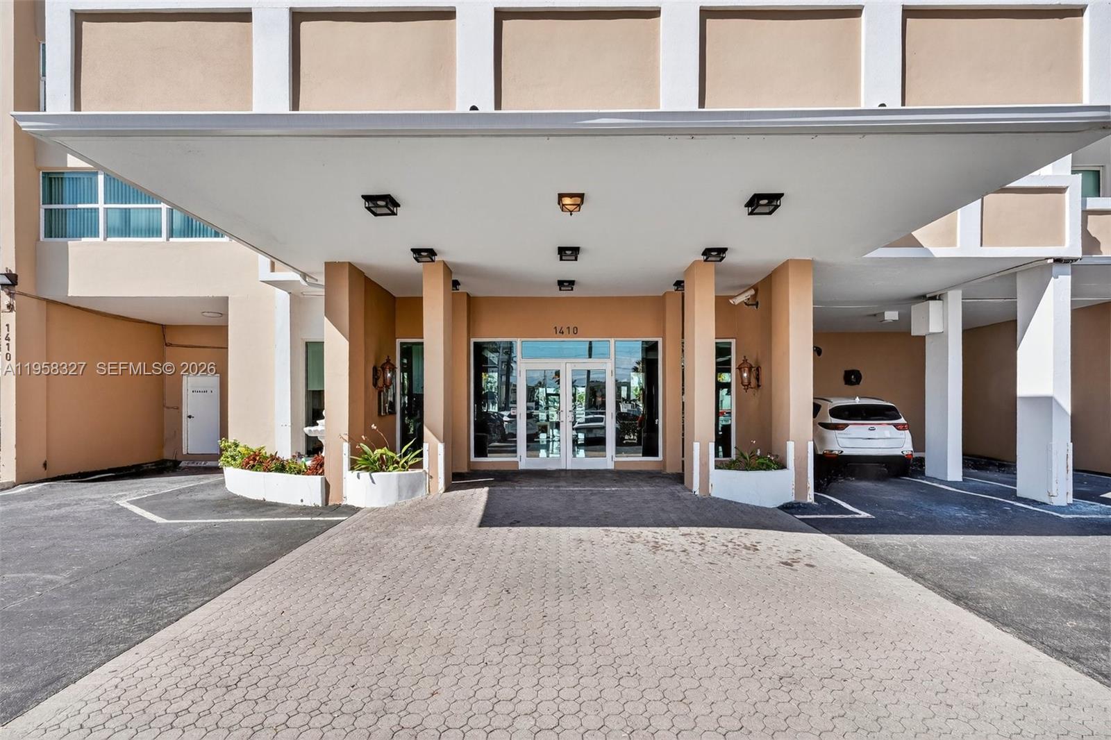 1410 S Ocean Dr # 808