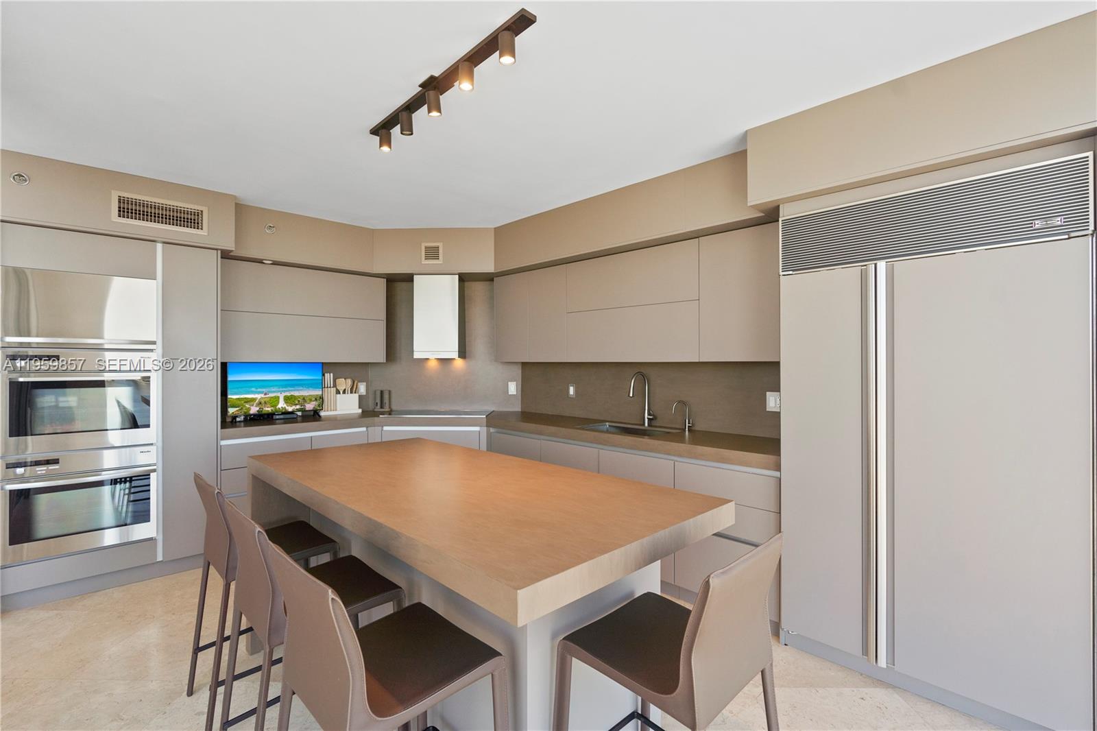 18911 Collins Ave # 3307