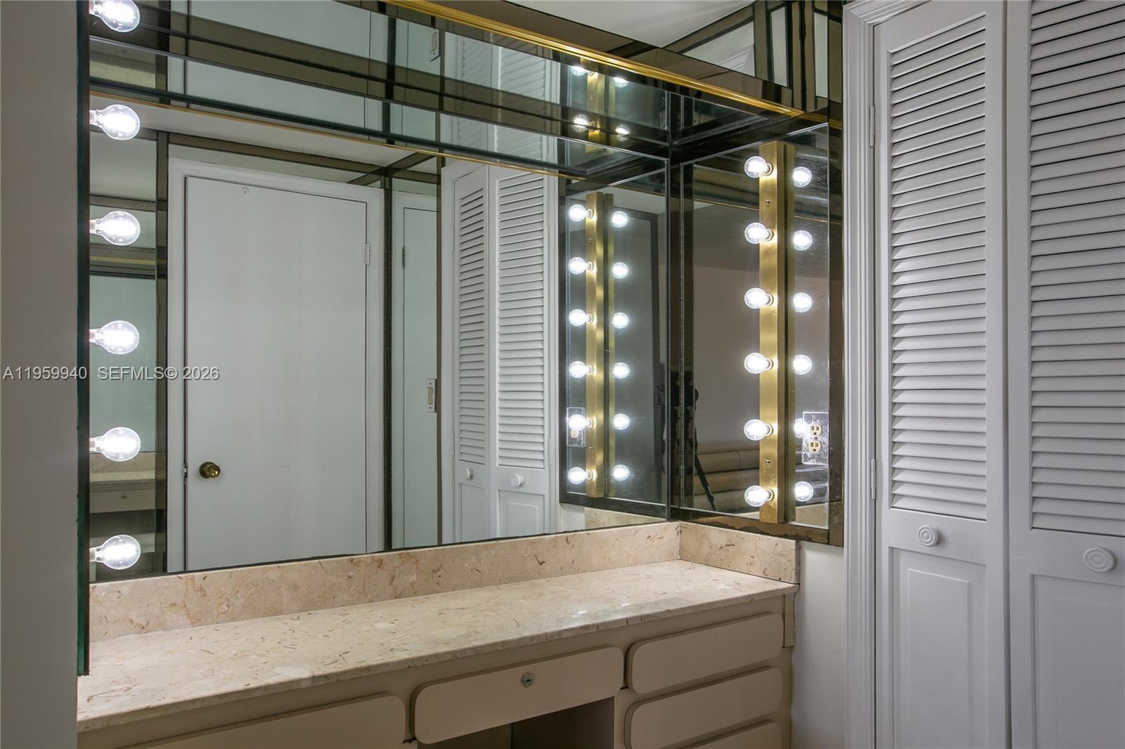 1800 NE 114th St # 1704