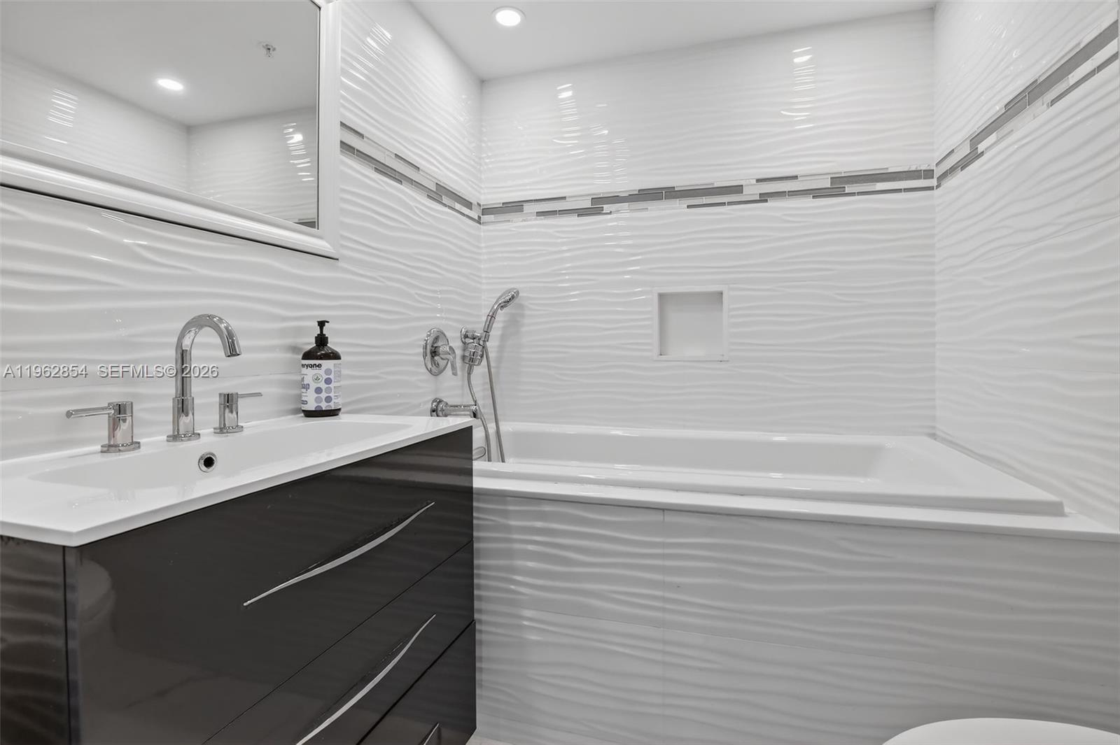 3370 Hidden Bay Dr # 1501