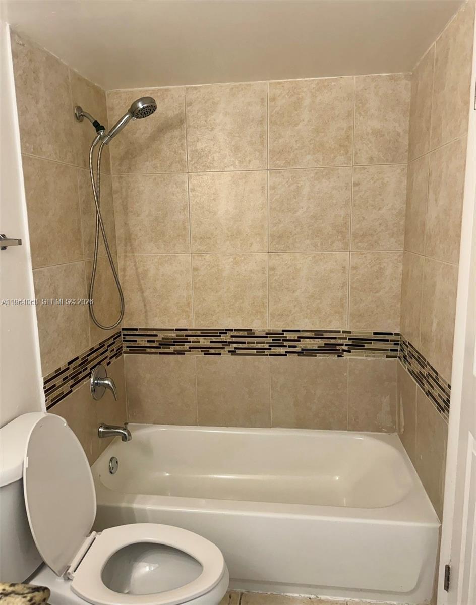 494 NW 165th St Rd # 508 Unit: C-508