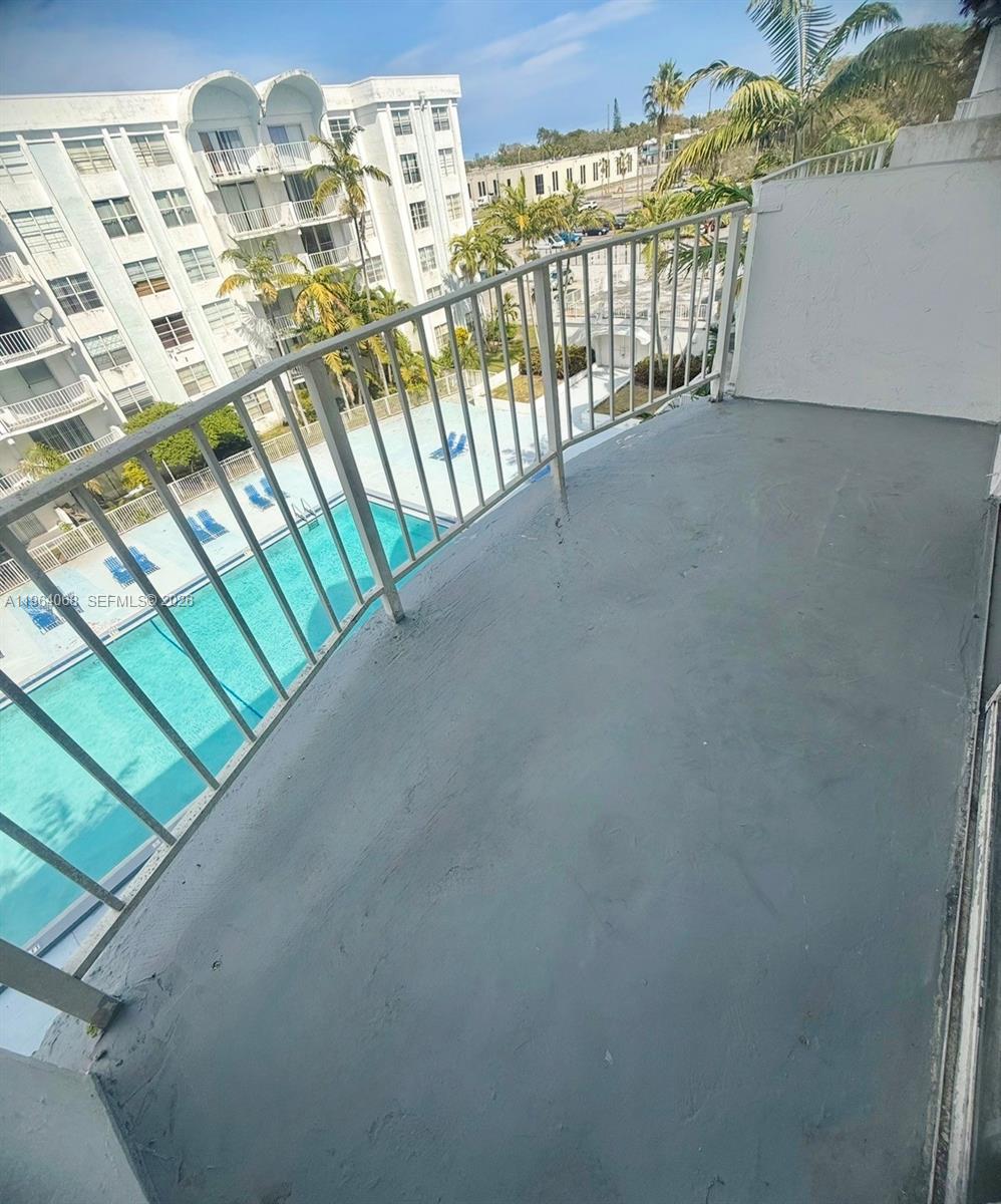 494 NW 165th St Rd # 508 Unit: C-508