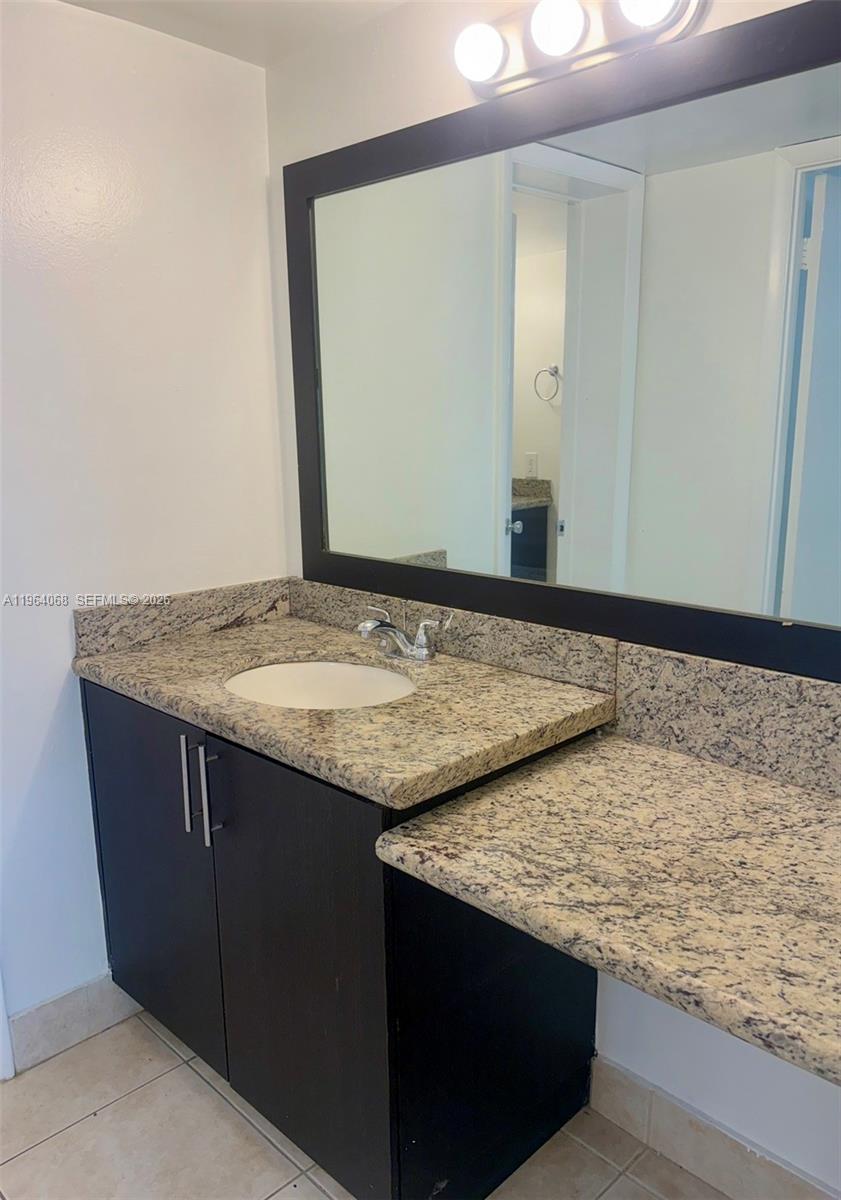 494 NW 165th St Rd # 508 Unit: C-508