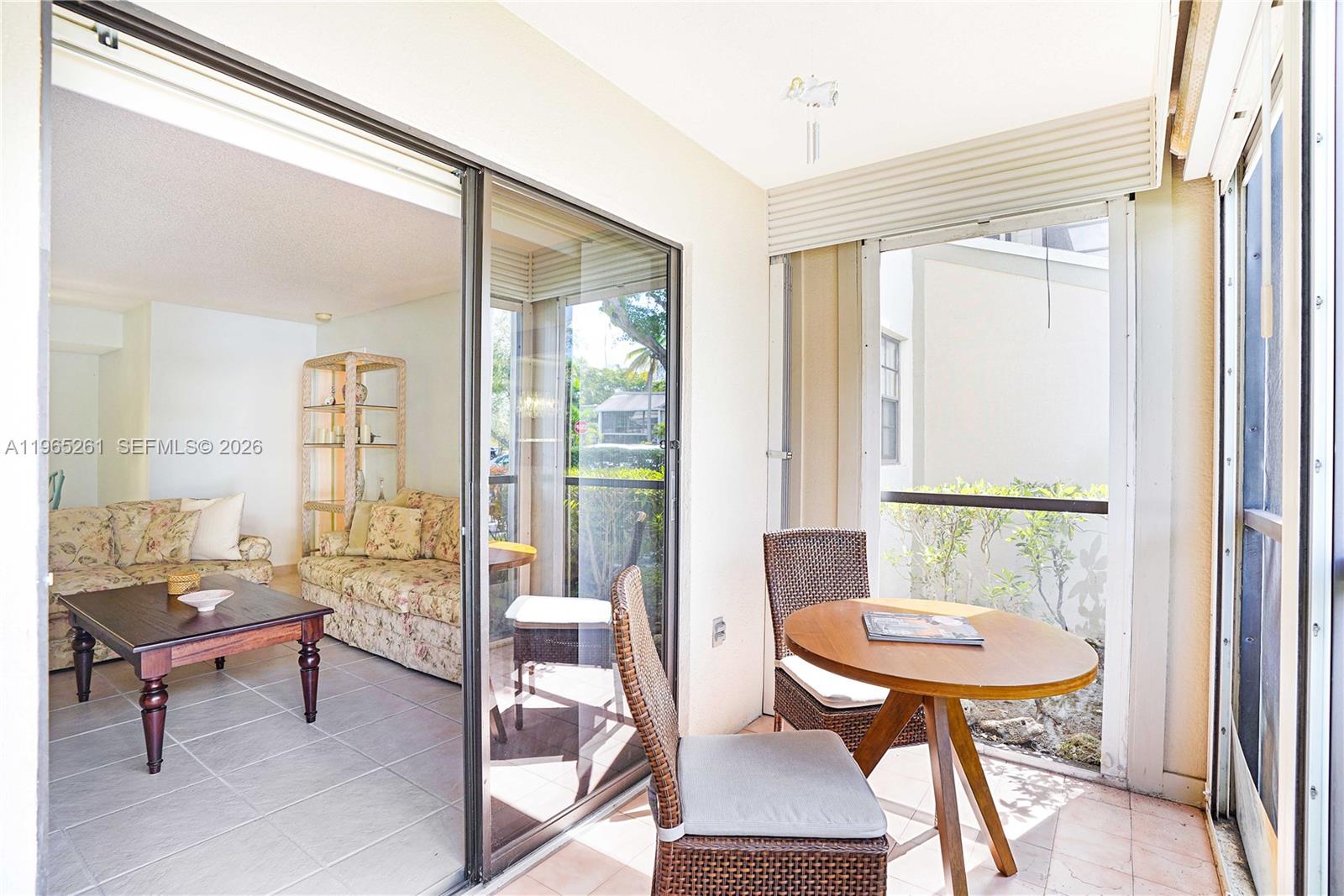 927 NE 199th St # 104