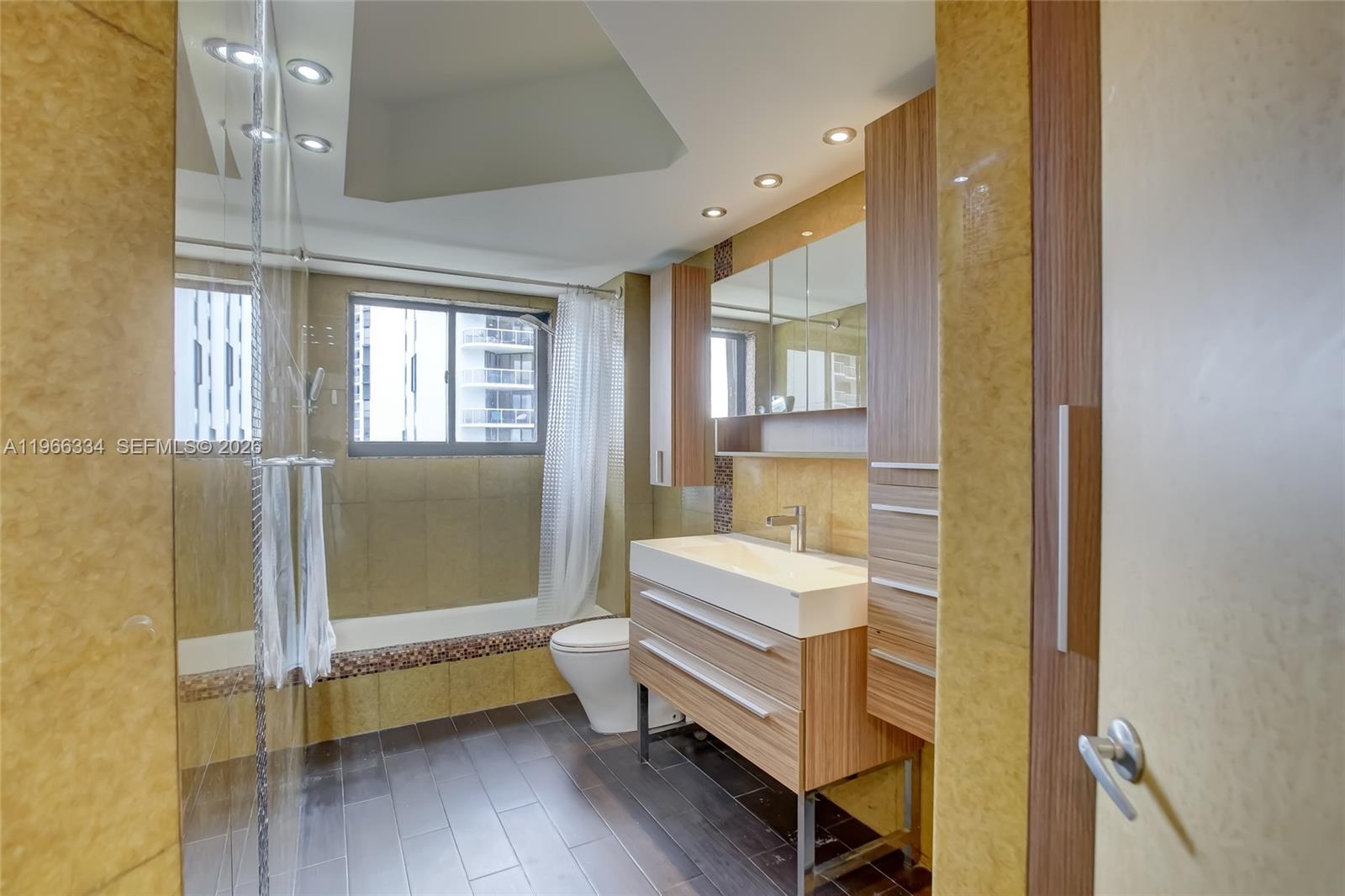 3600 Yacht Club Dr # 703