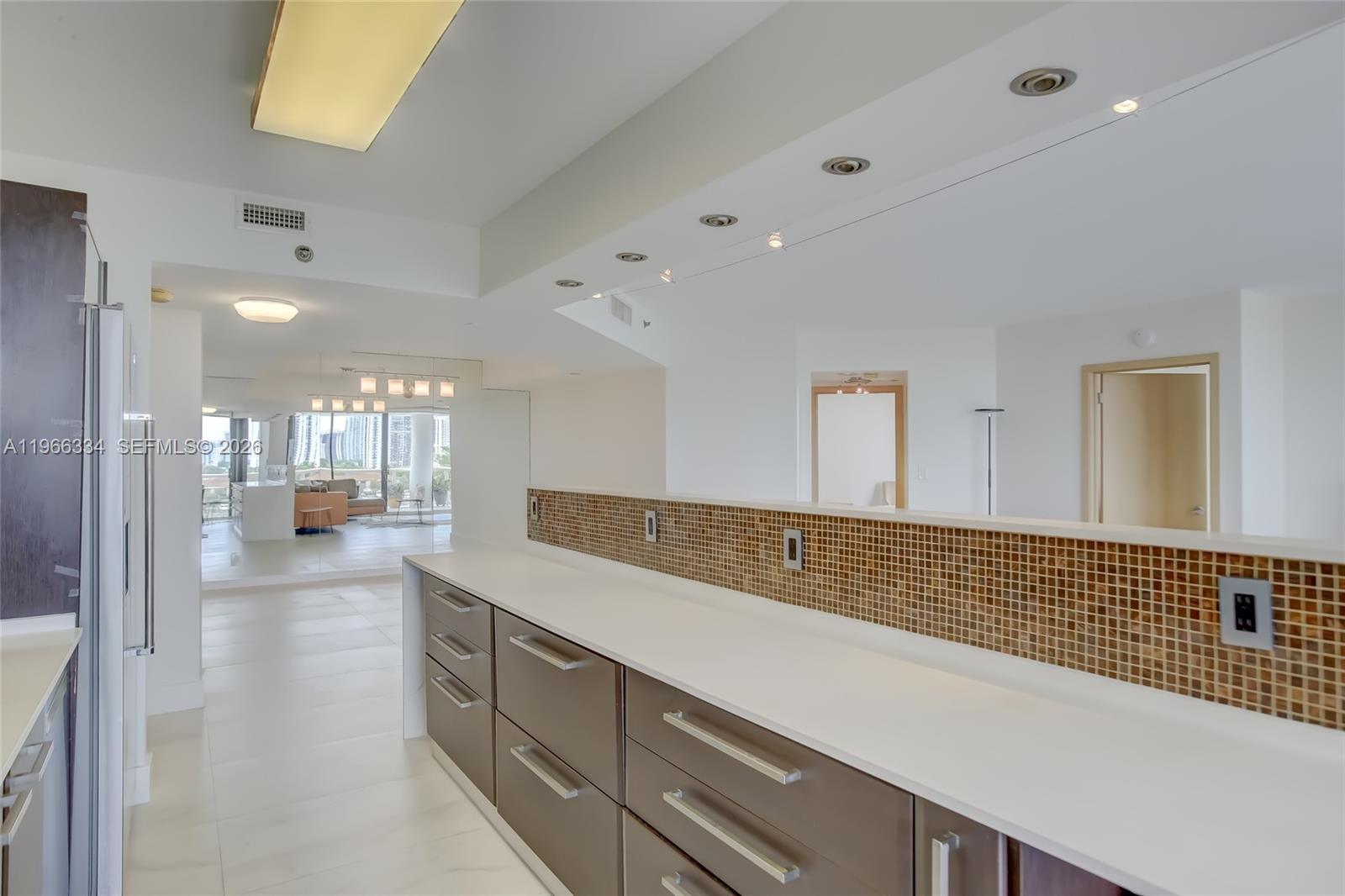 3600 Yacht Club Dr # 703