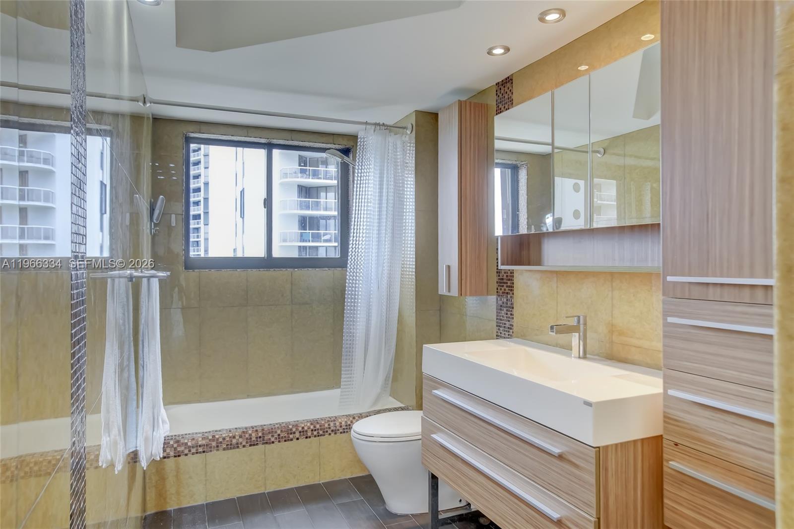 3600 Yacht Club Dr # 703