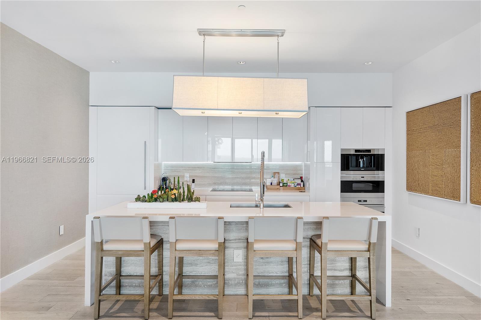 102 24th St # 1612 Unit: PH-1612