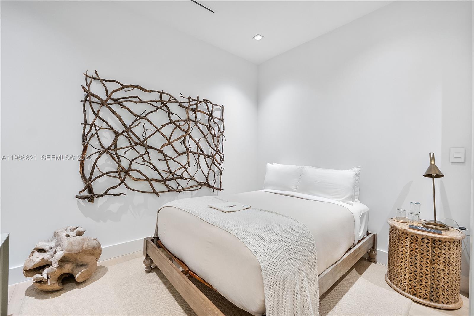 102 24th St # 1612 Unit: PH-1612