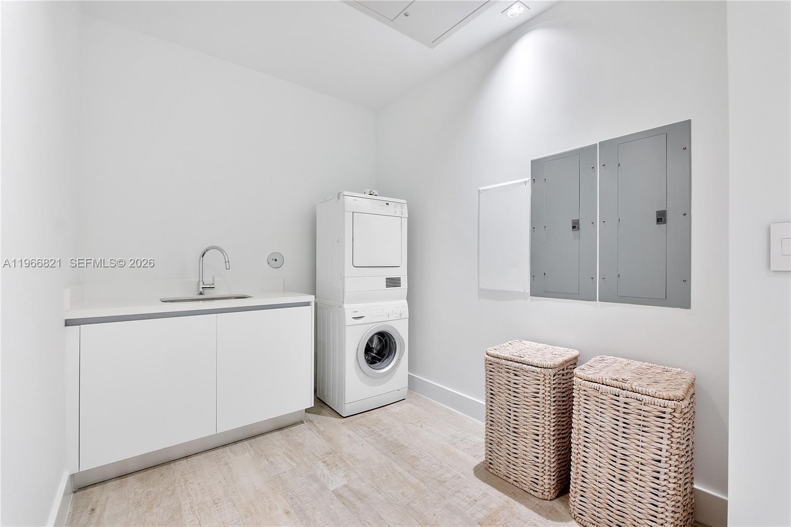 102 24th St # 1612 Unit: PH-1612