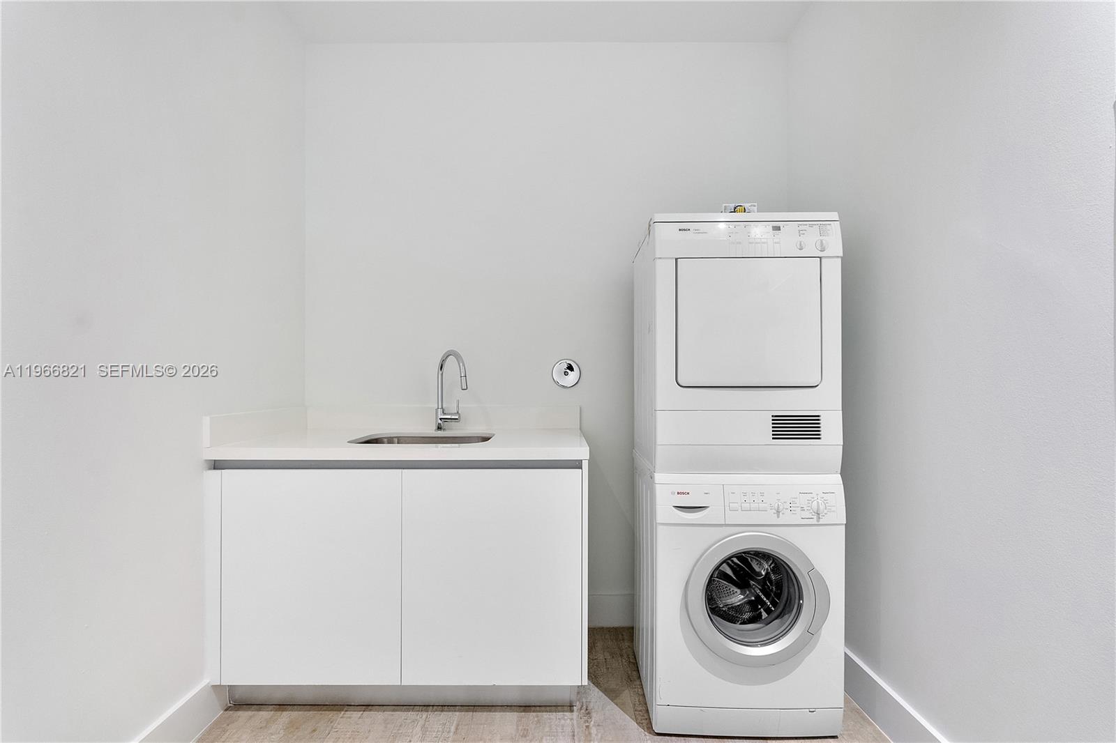 102 24th St # 1612 Unit: PH-1612