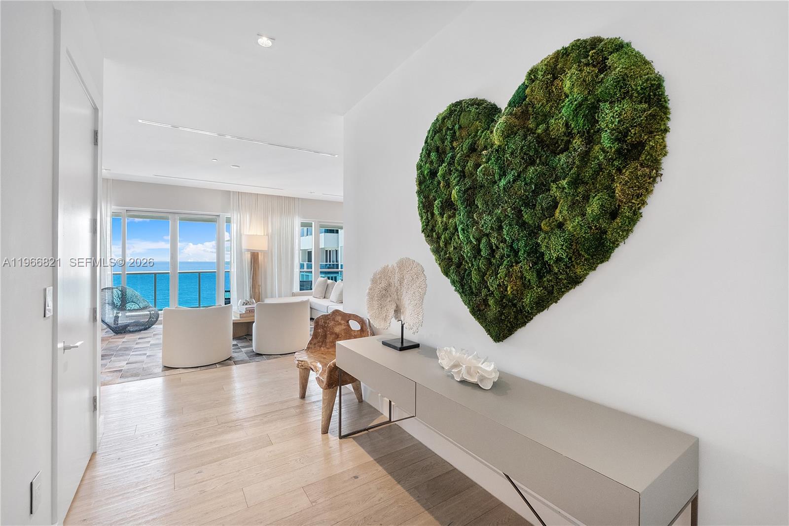 102 24th St # 1612 Unit: PH-1612