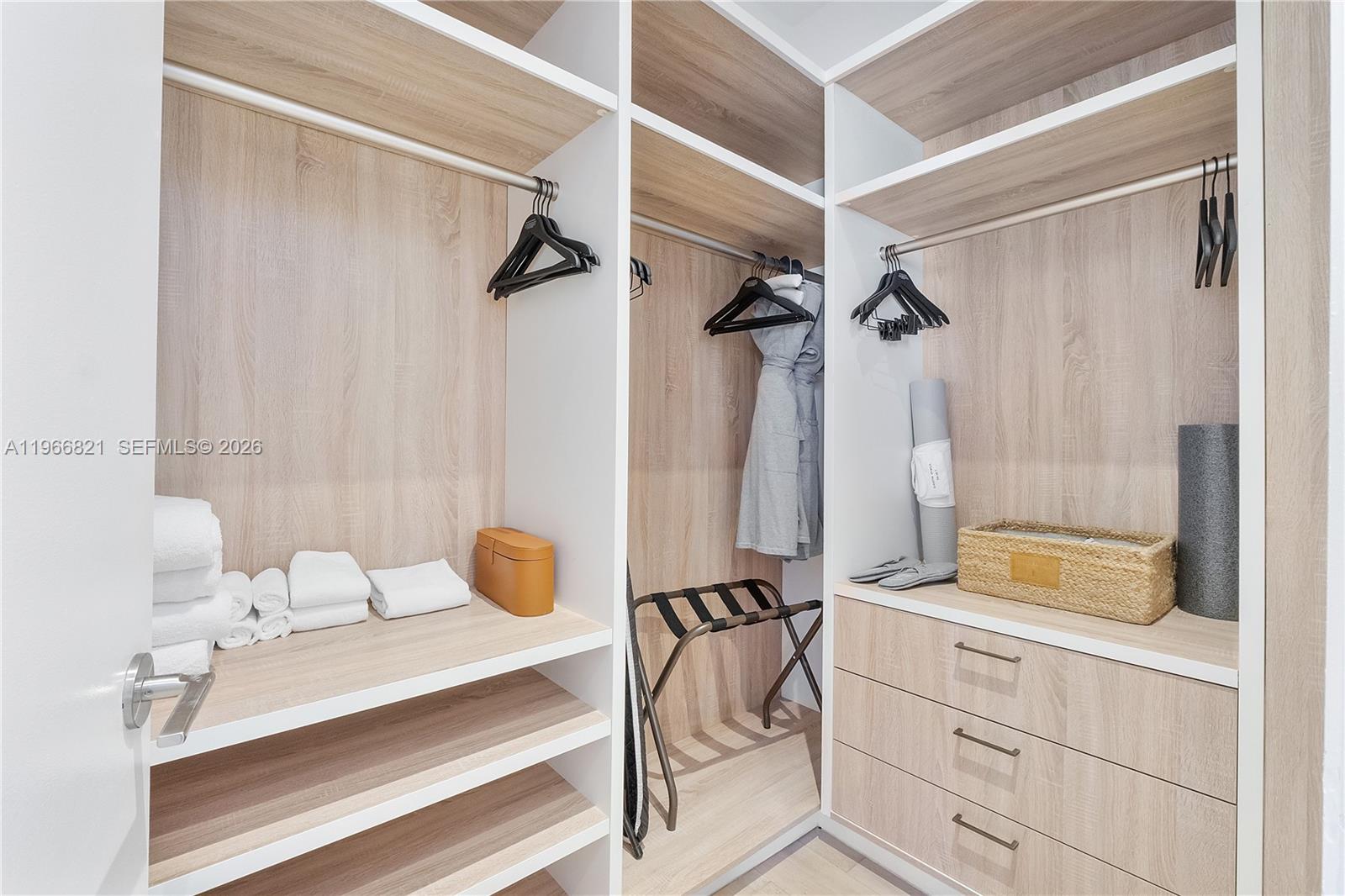 102 24th St # 1612 Unit: PH-1612