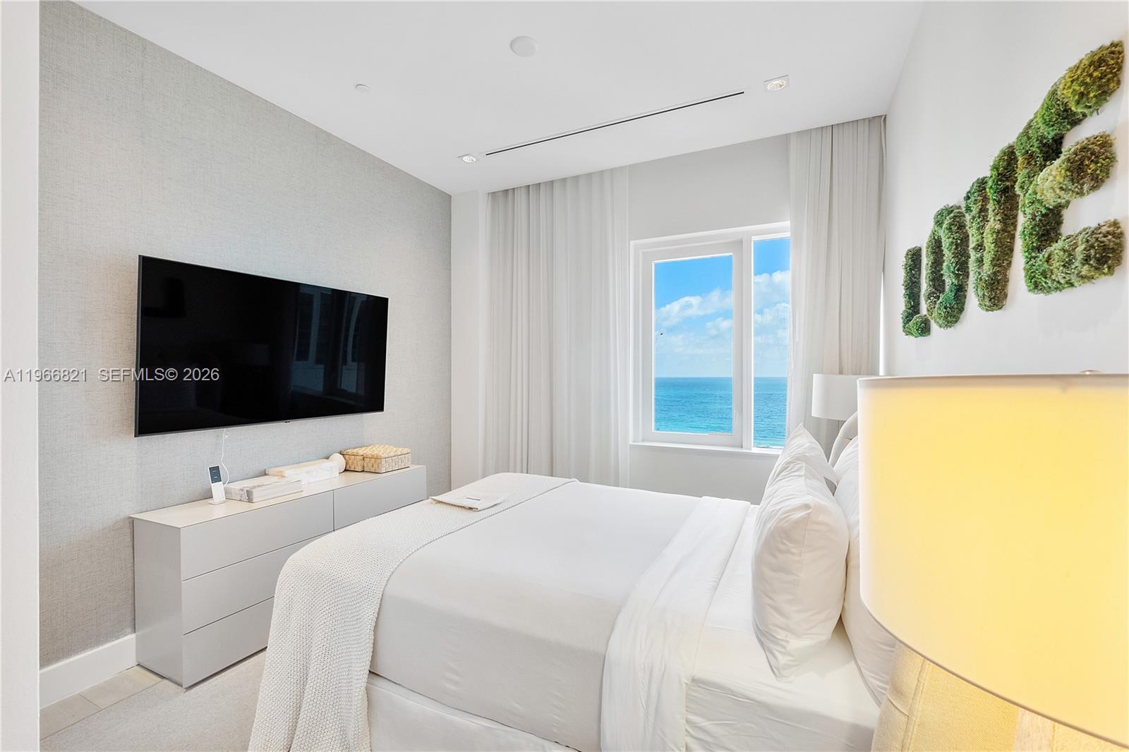 102 24th St # 1612 Unit: PH-1612