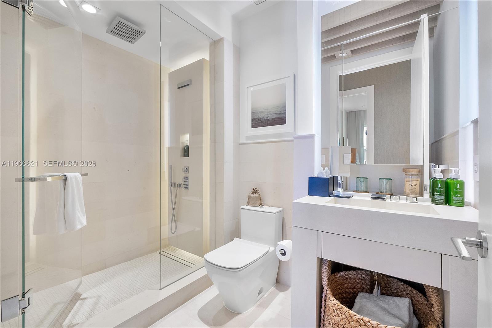 102 24th St # 1612 Unit: PH-1612