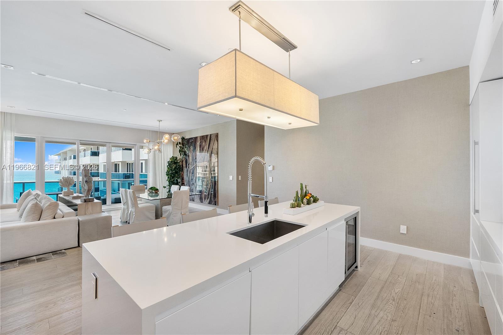 102 24th St # 1612 Unit: PH-1612