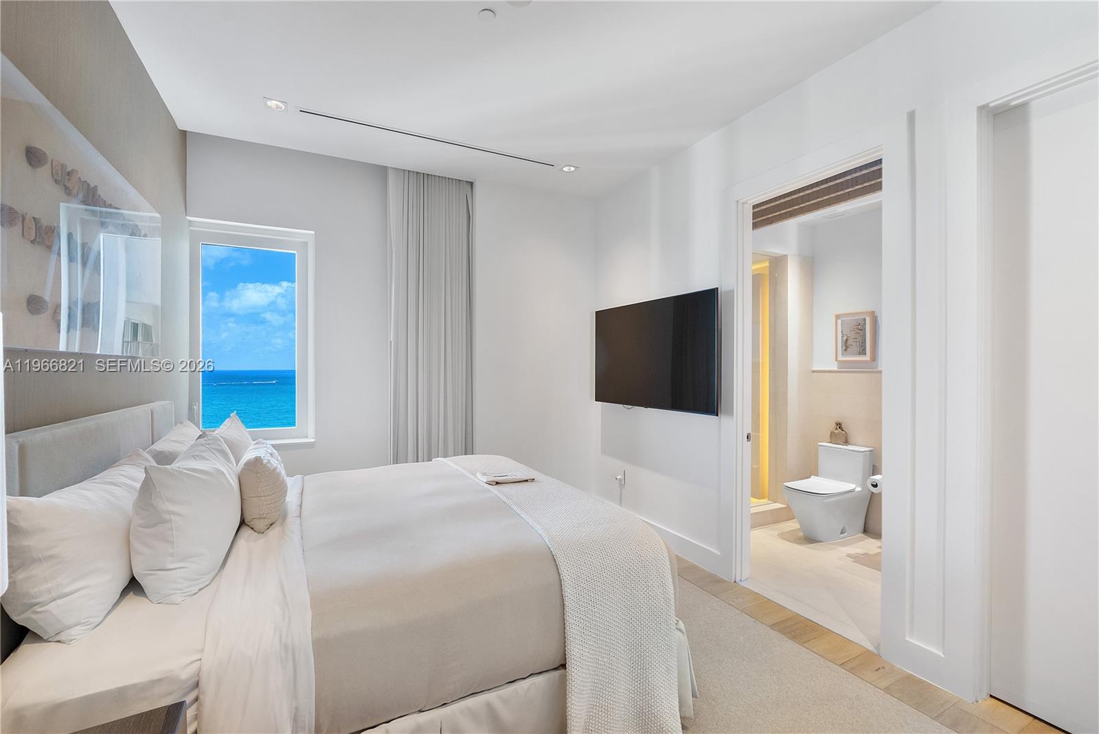 102 24th St # 1612 Unit: PH-1612