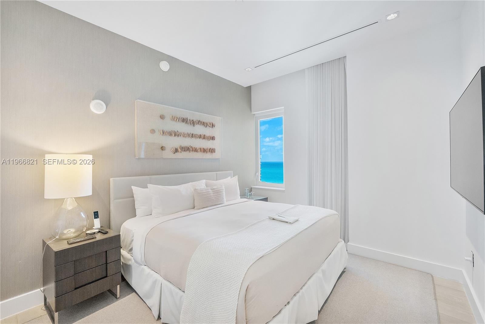 102 24th St # 1612 Unit: PH-1612