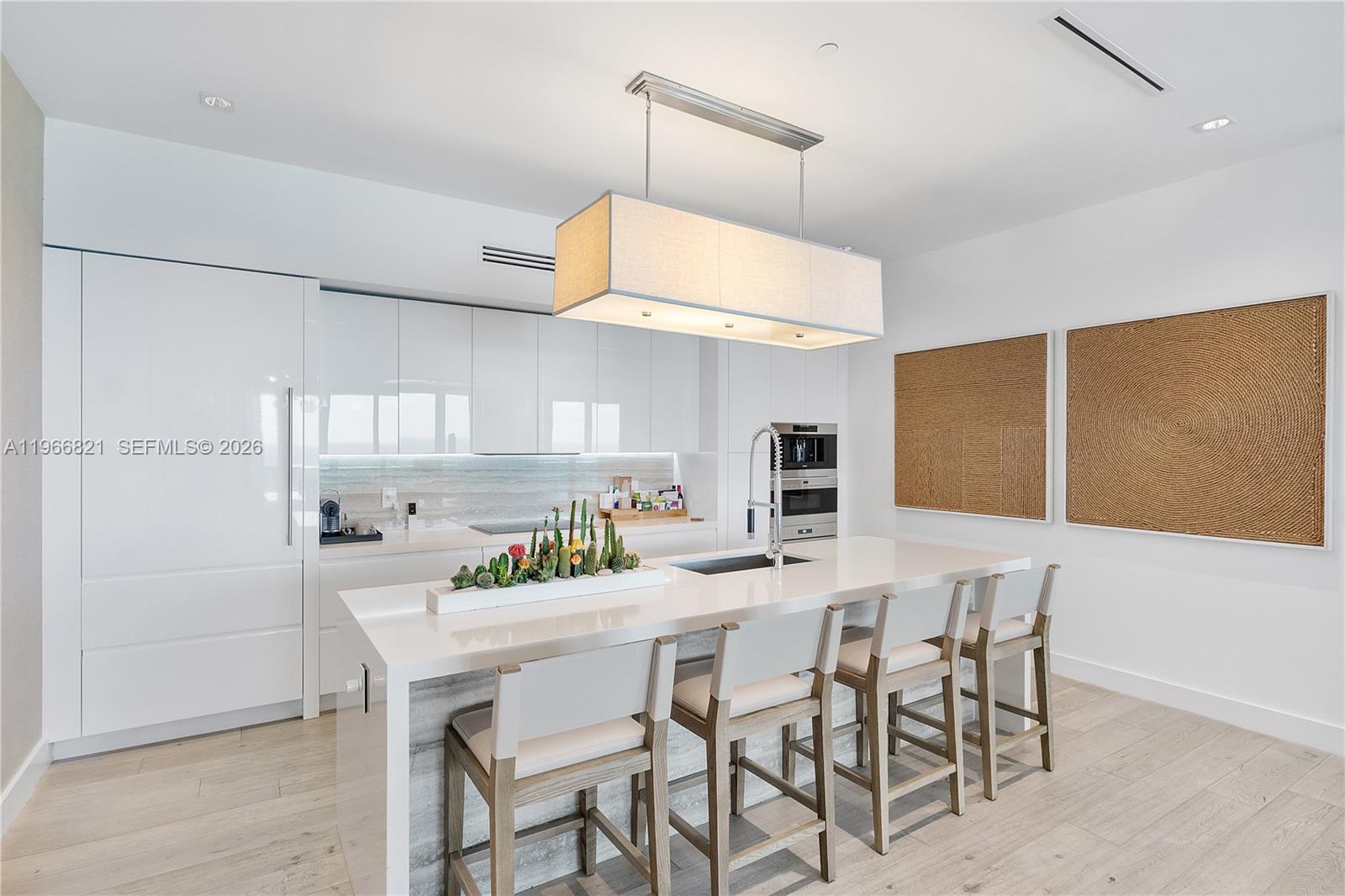 102 24th St # 1612 Unit: PH-1612