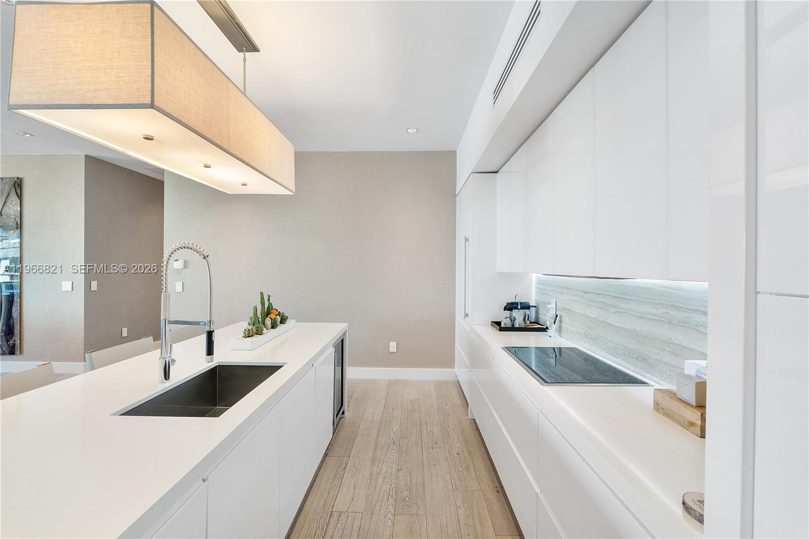 102 24th St # 1612 Unit: PH-1612