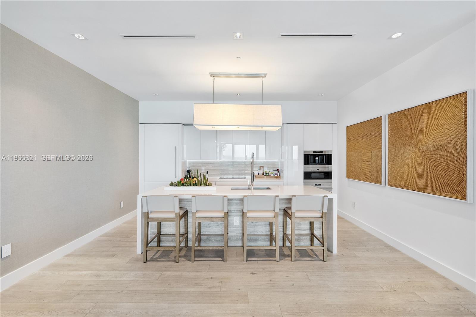 102 24th St # 1612 Unit: PH-1612