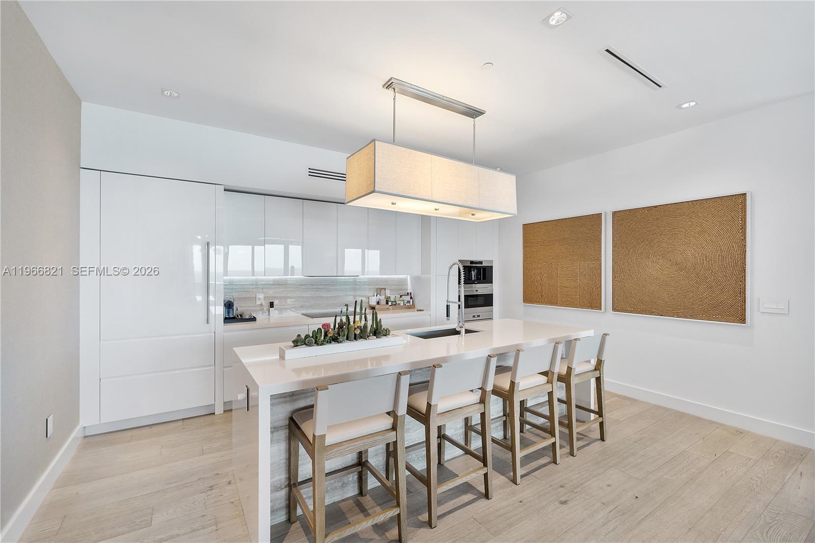 102 24th St # 1612 Unit: PH-1612