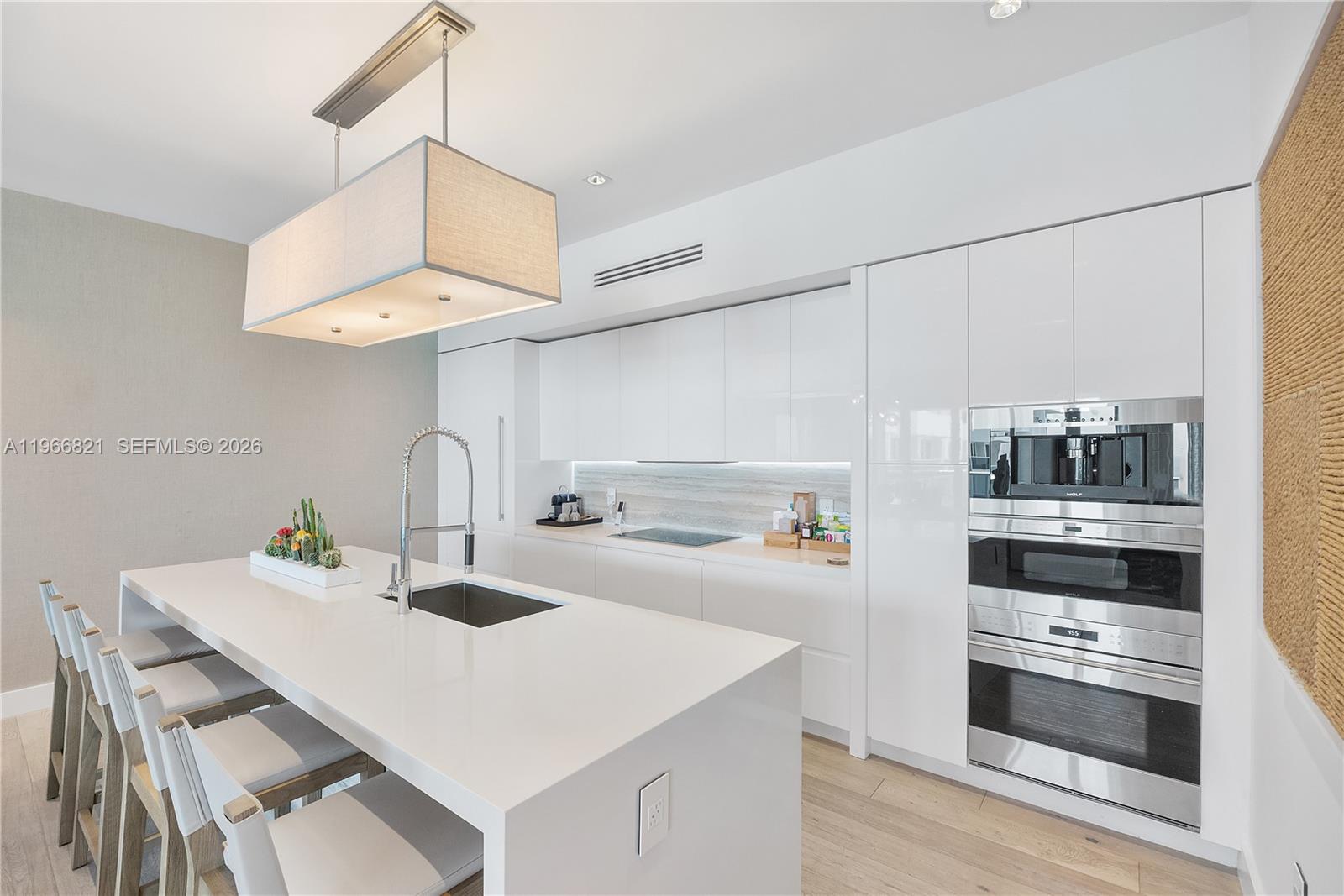 102 24th St # 1612 Unit: PH-1612