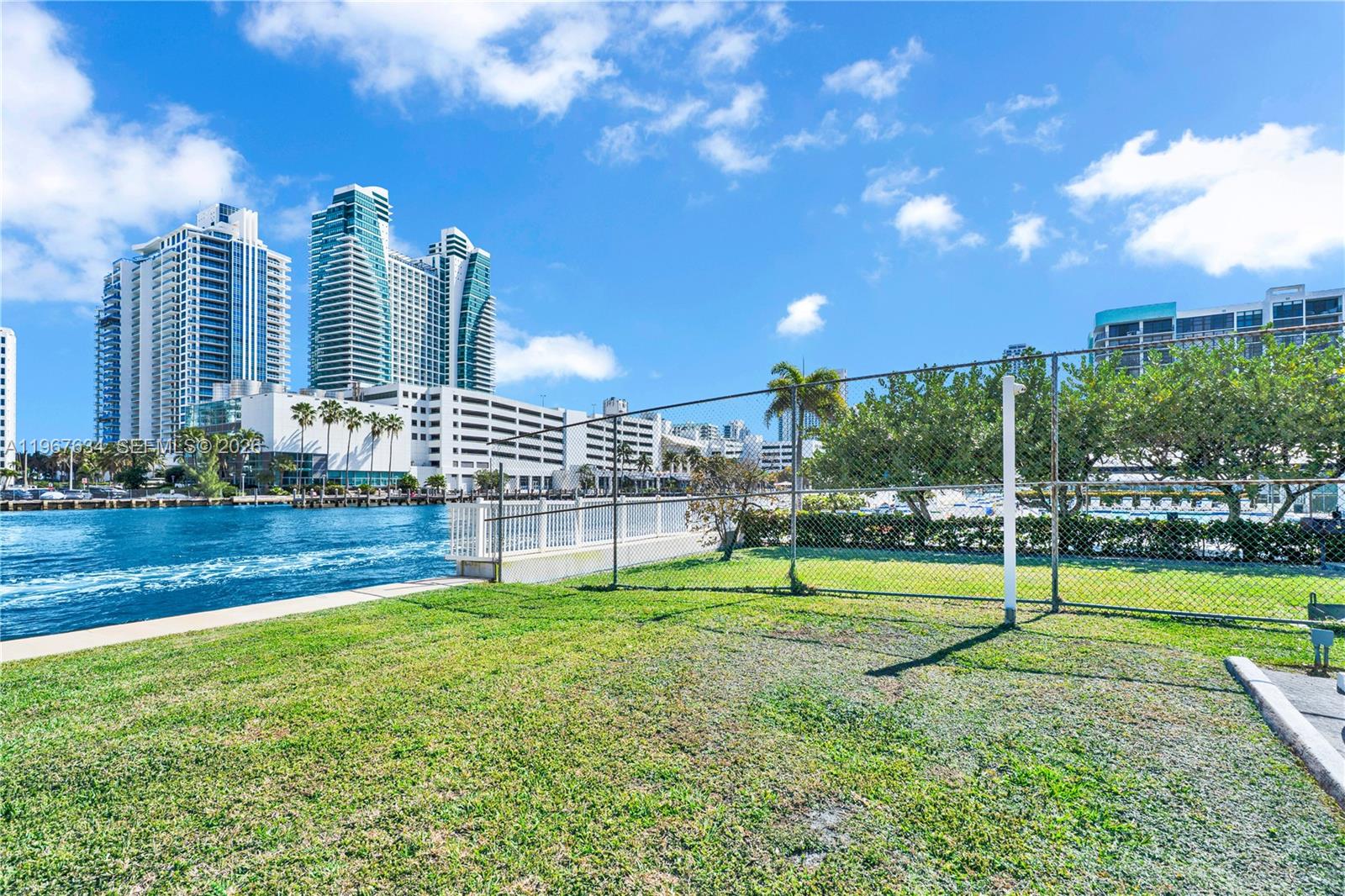 600 Parkview Dr # 621