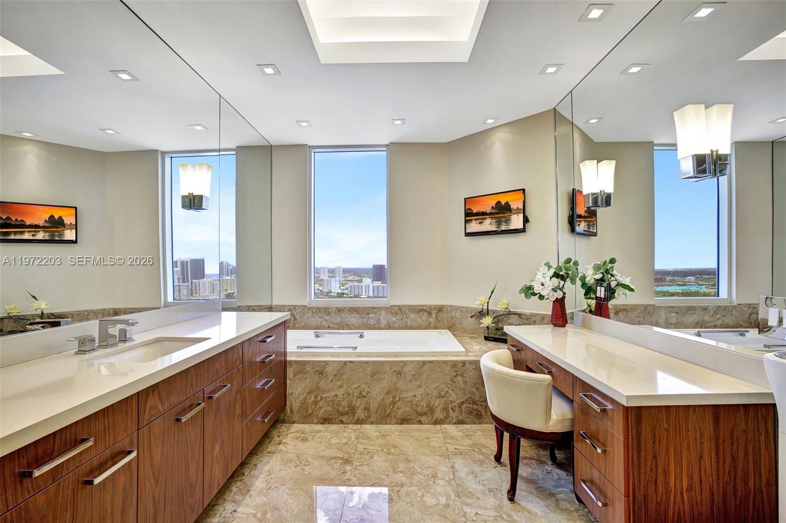 21200 Point Pl Unit: PH2804