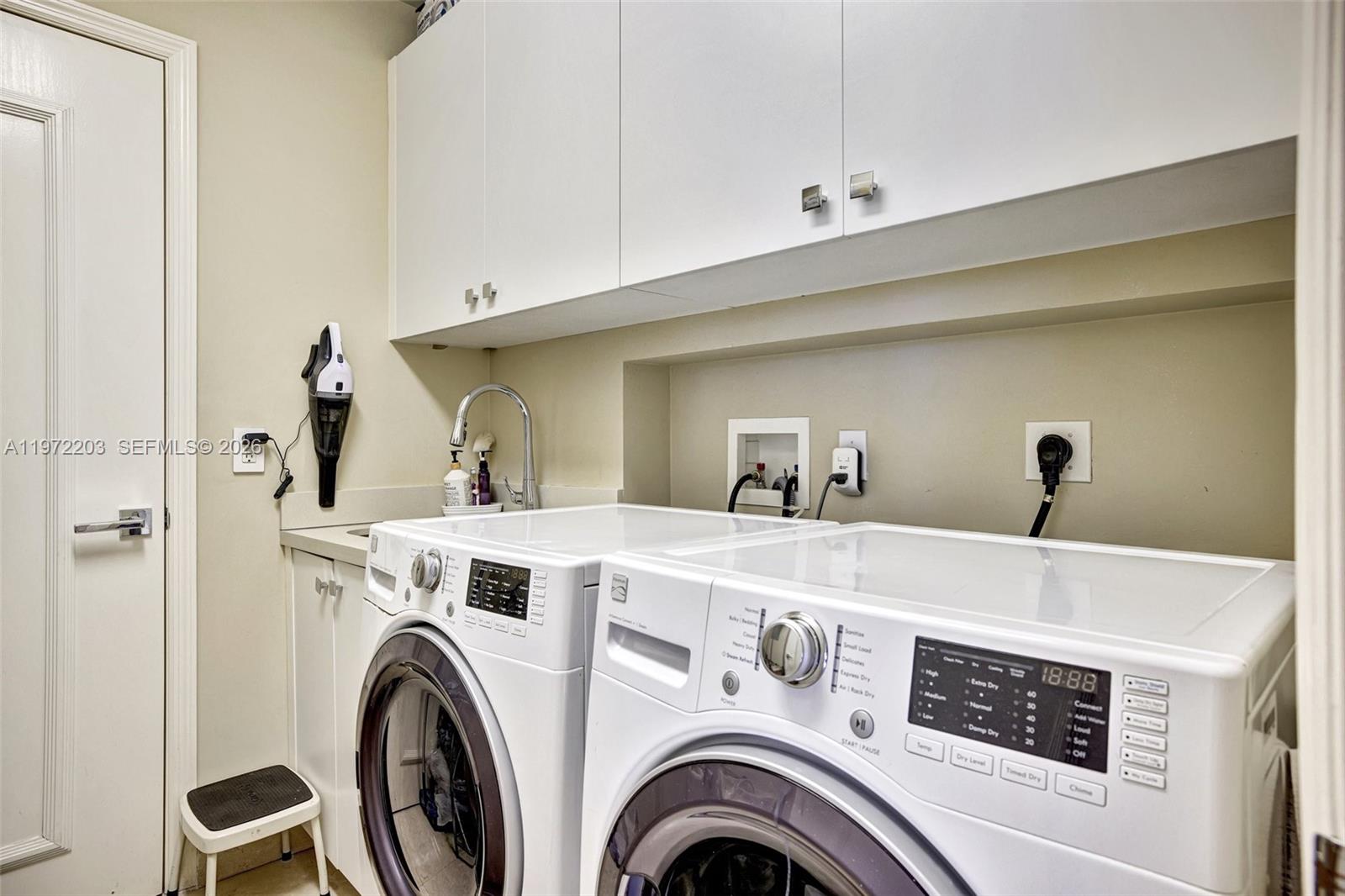 21200 Point Pl Unit: PH2804