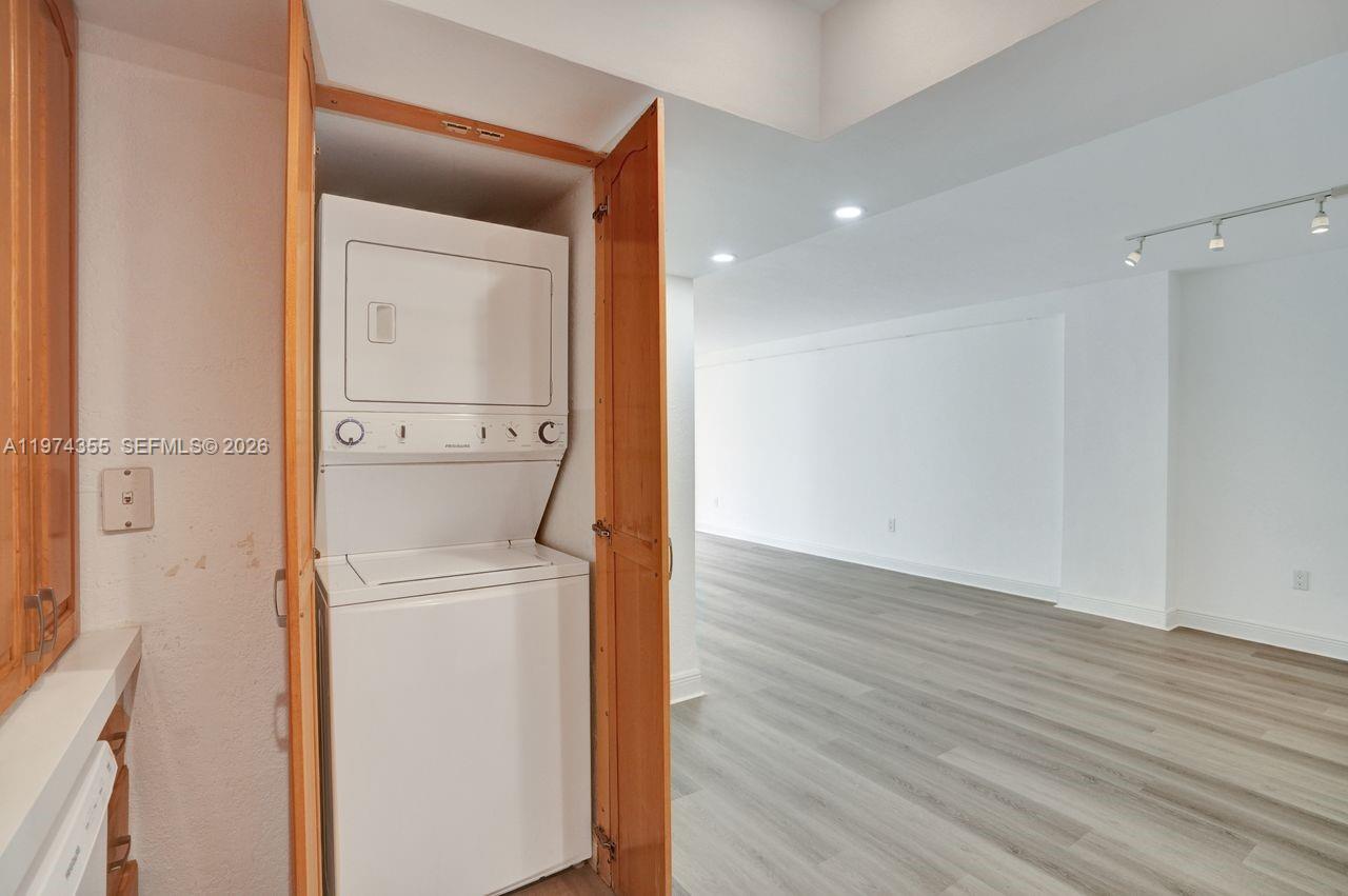 1450 Brickell Bay Dr # 503