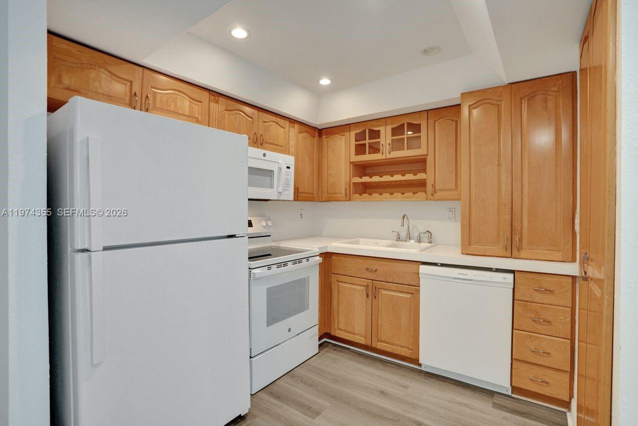 1450 Brickell Bay Dr # 503
