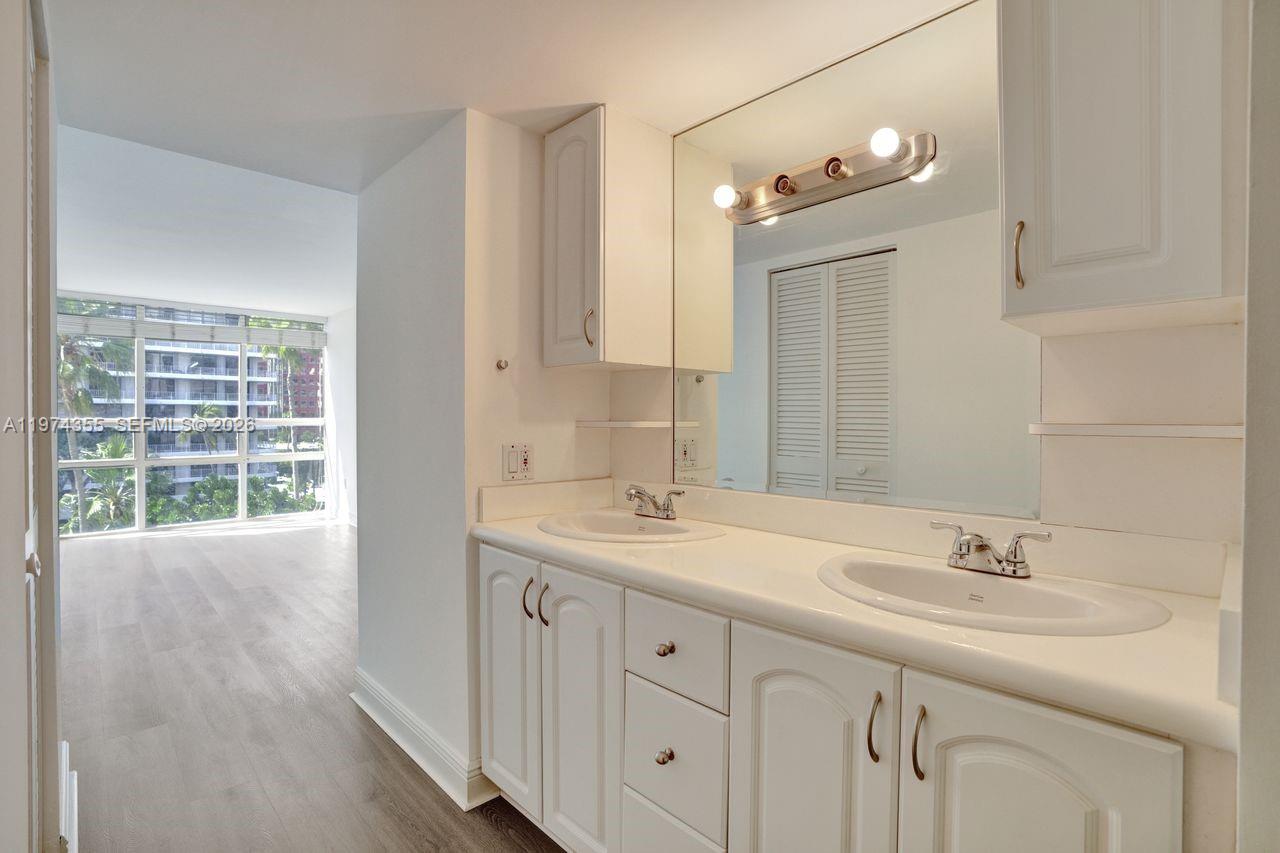 1450 Brickell Bay Dr # 503