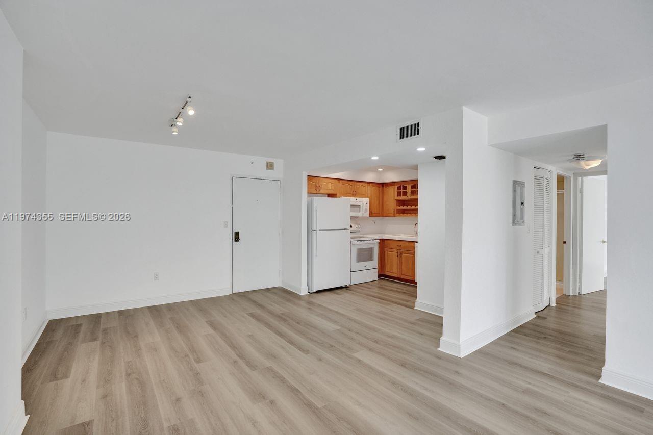 1450 Brickell Bay Dr # 503