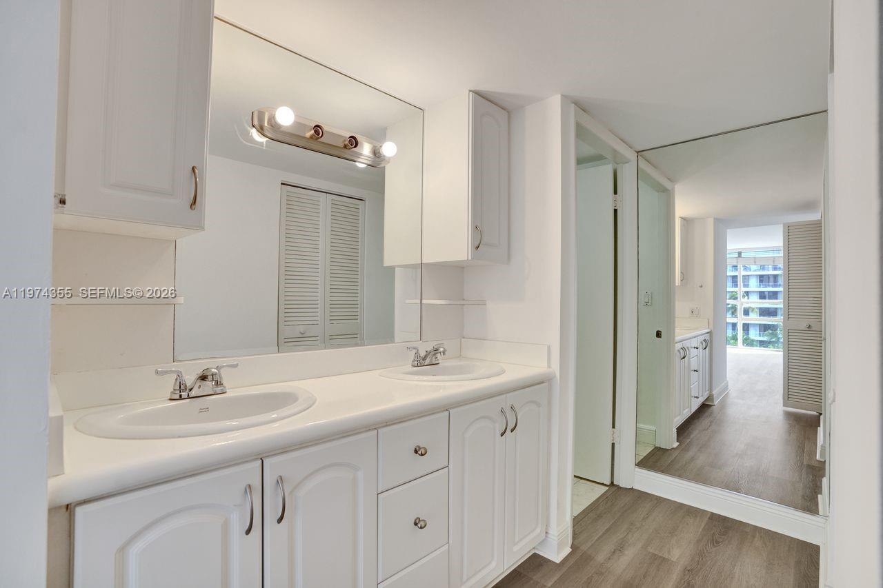 1450 Brickell Bay Dr # 503