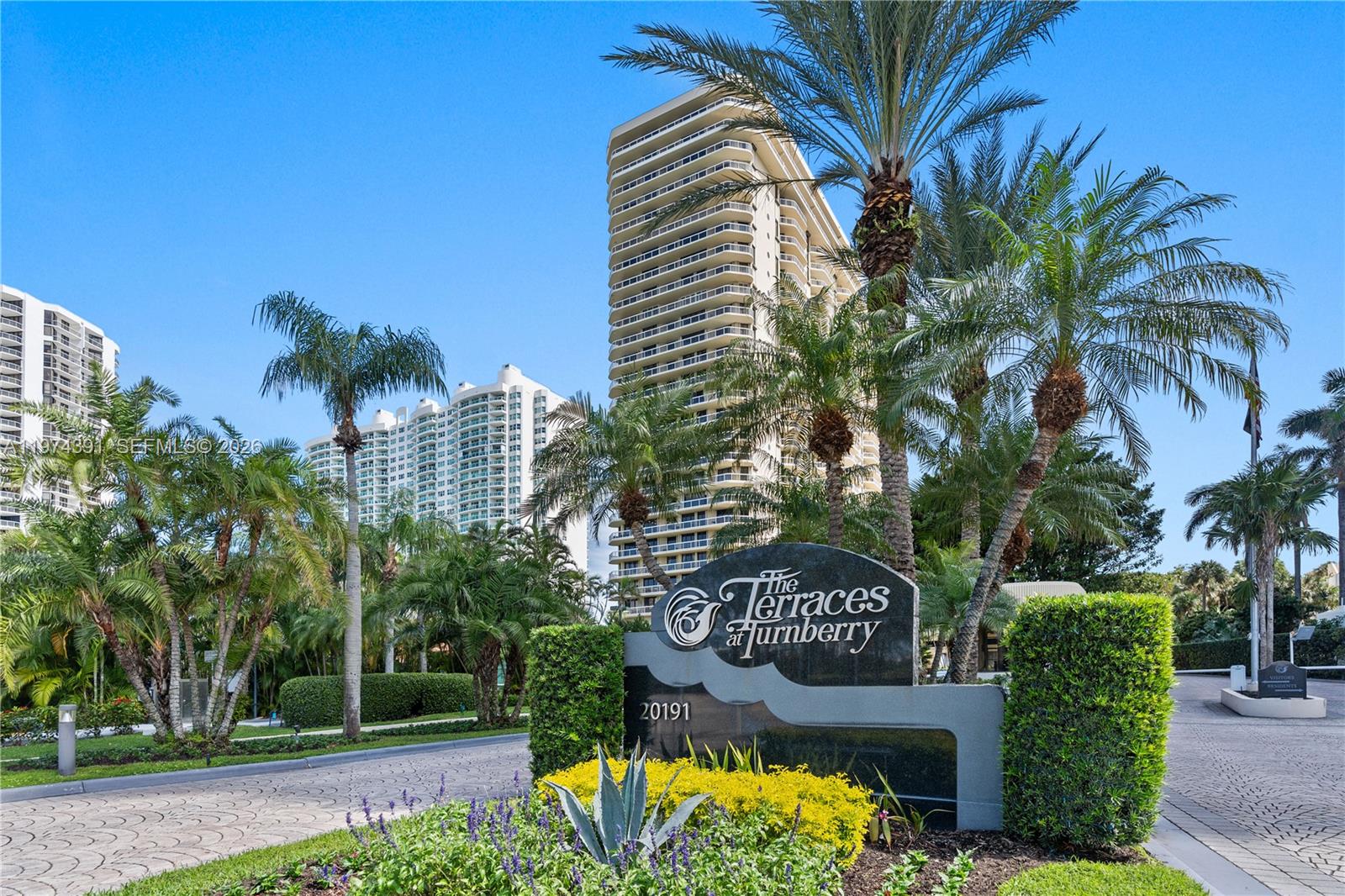 20191 E Country Club Dr # 407