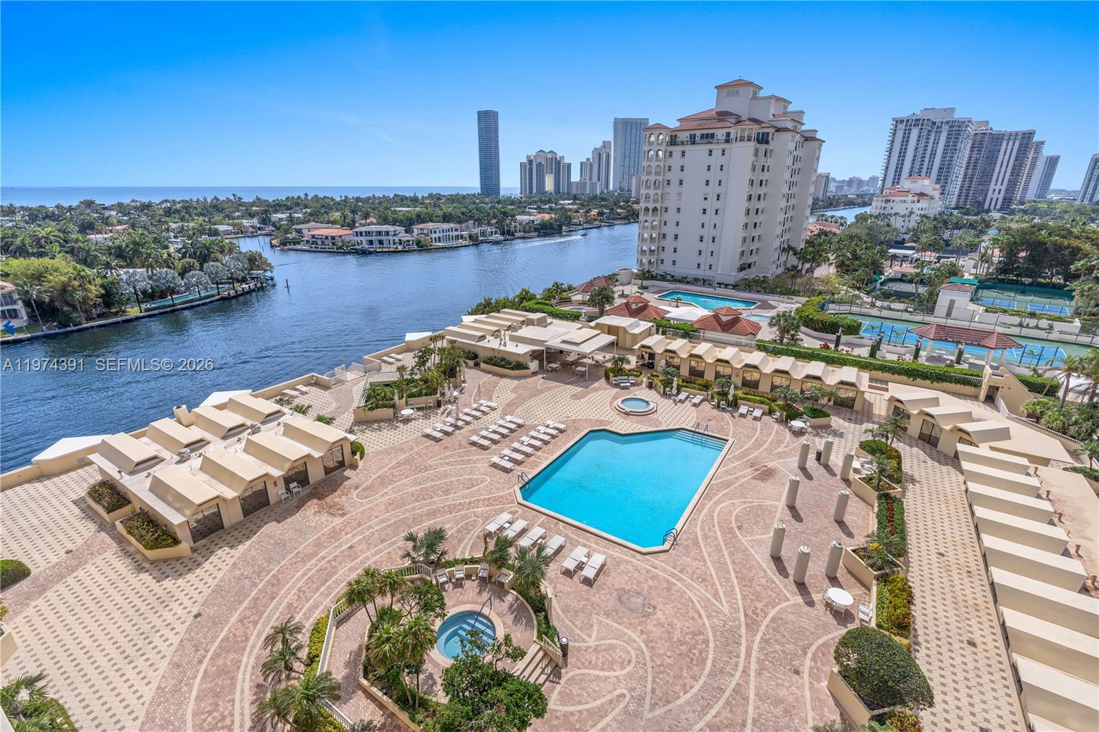 20191 E Country Club Dr # 407