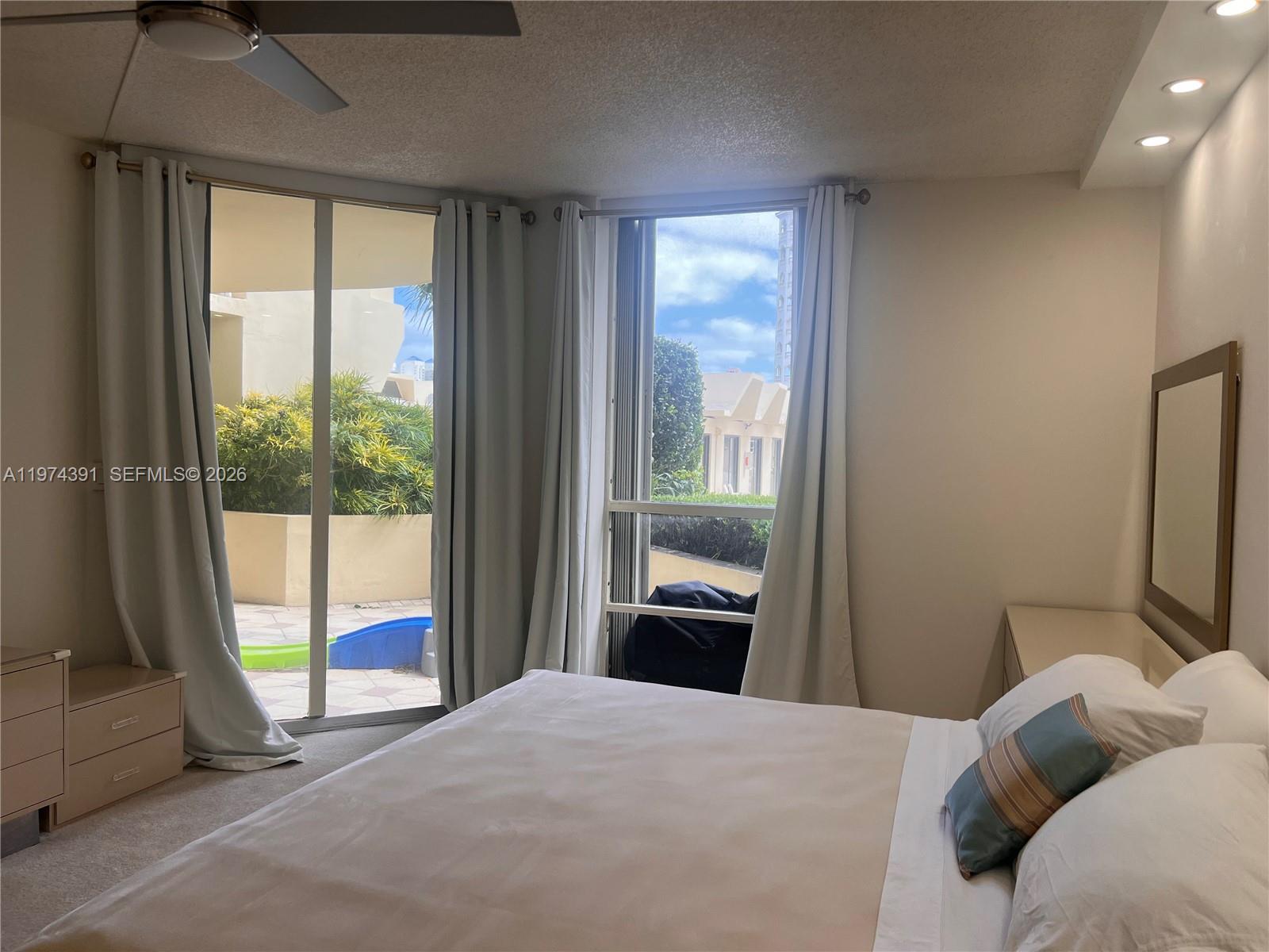 20191 E Country Club Dr # 407