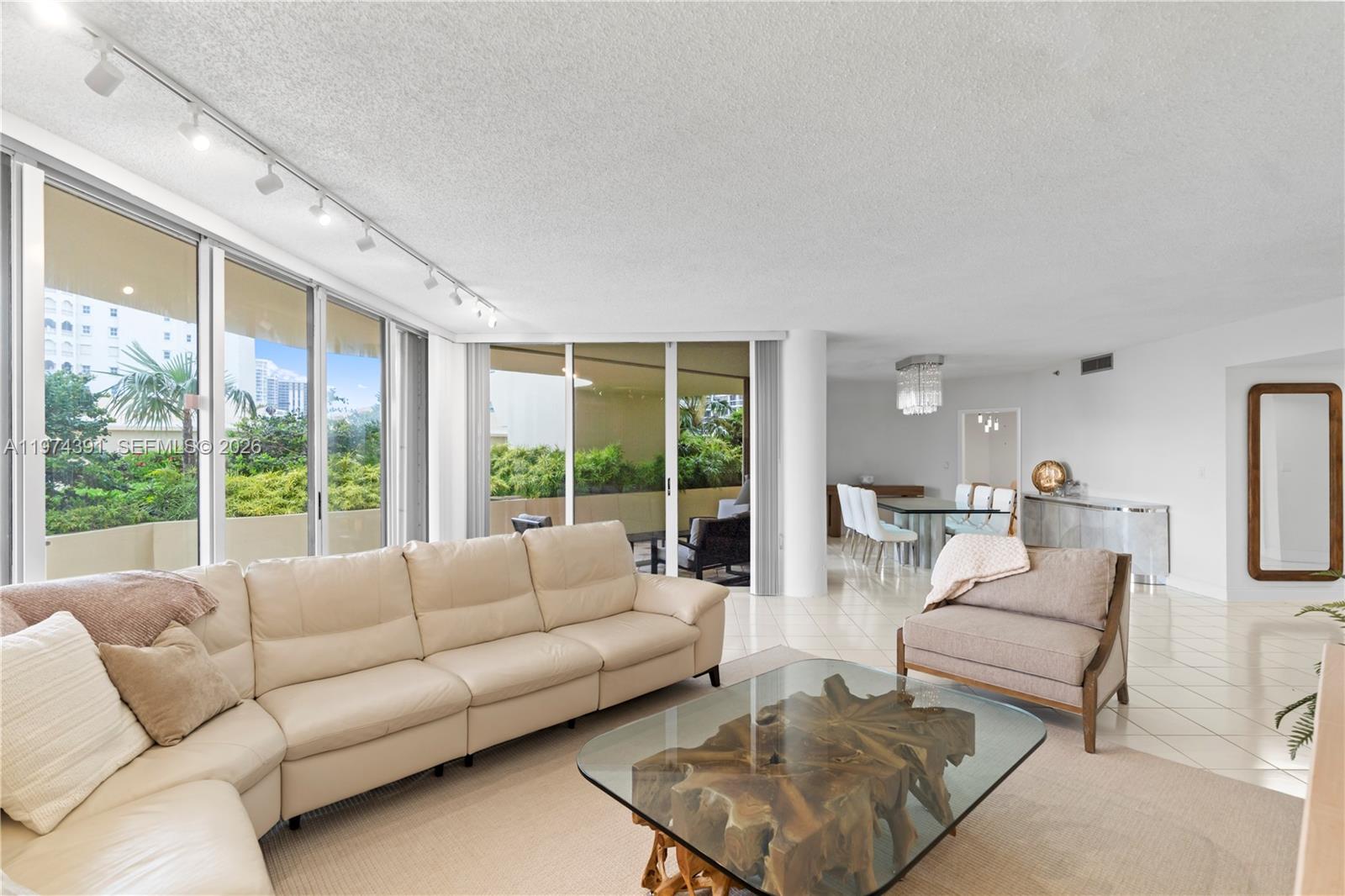 20191 E Country Club Dr # 407