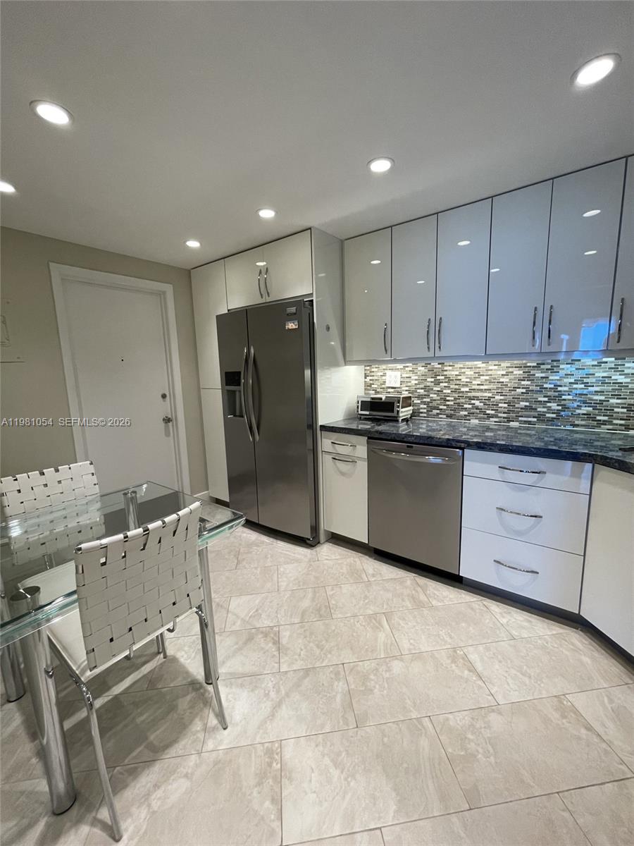 1410 S Ocean Dr # 402